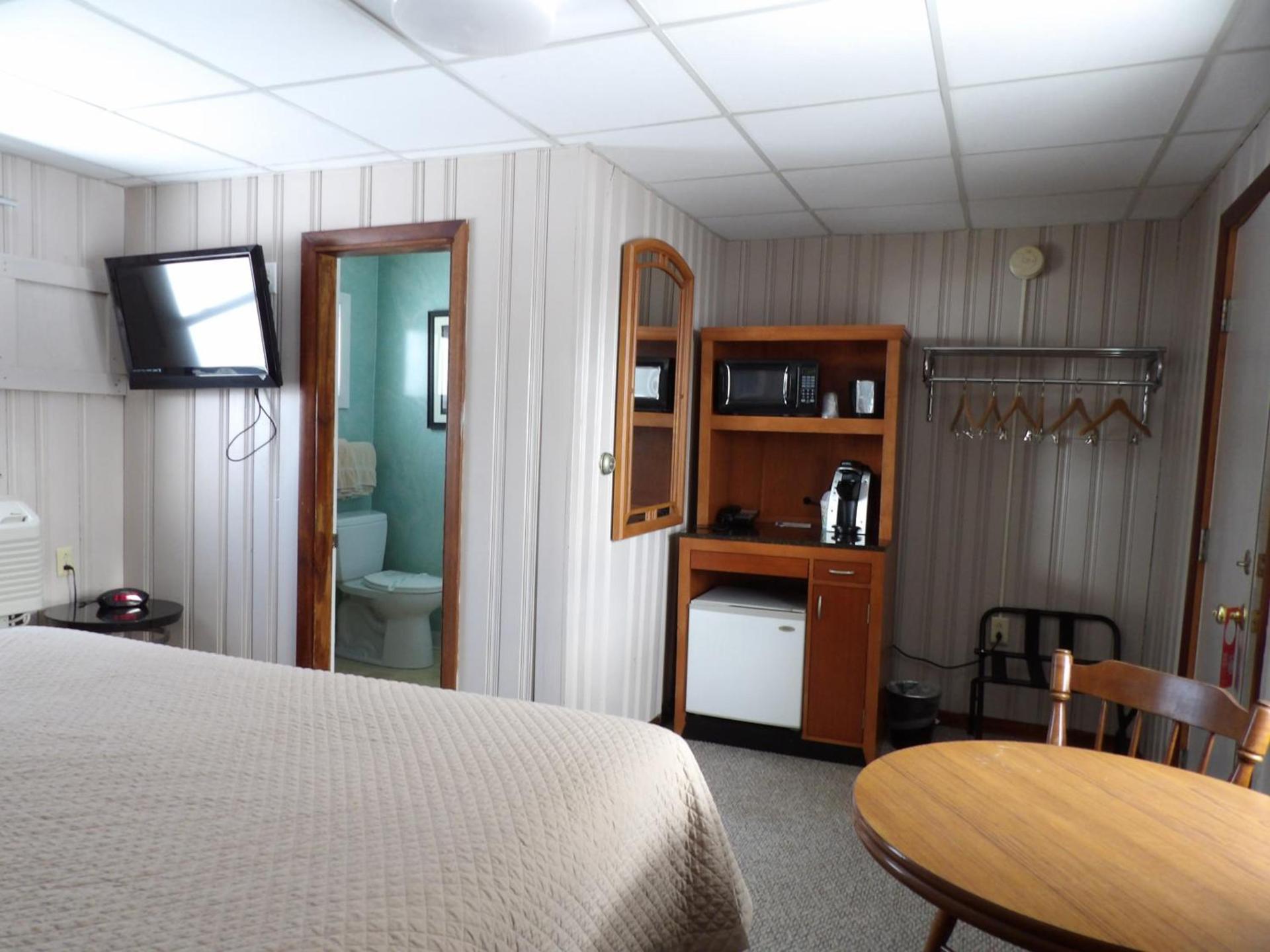 Mount Blue Motel photo 2