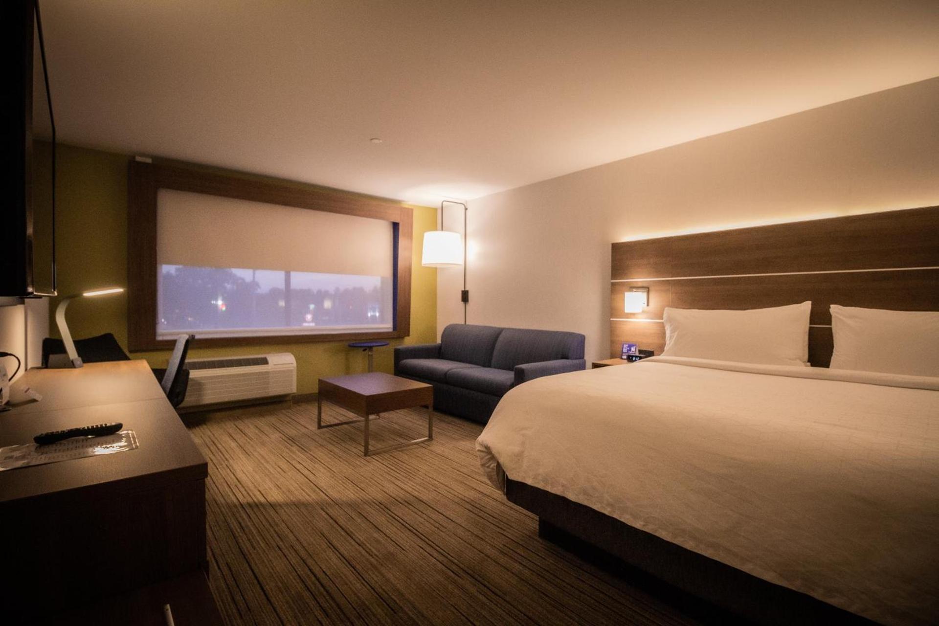 Holiday Inn Express & Suites - Boston South - Randolph by IHG photo 32