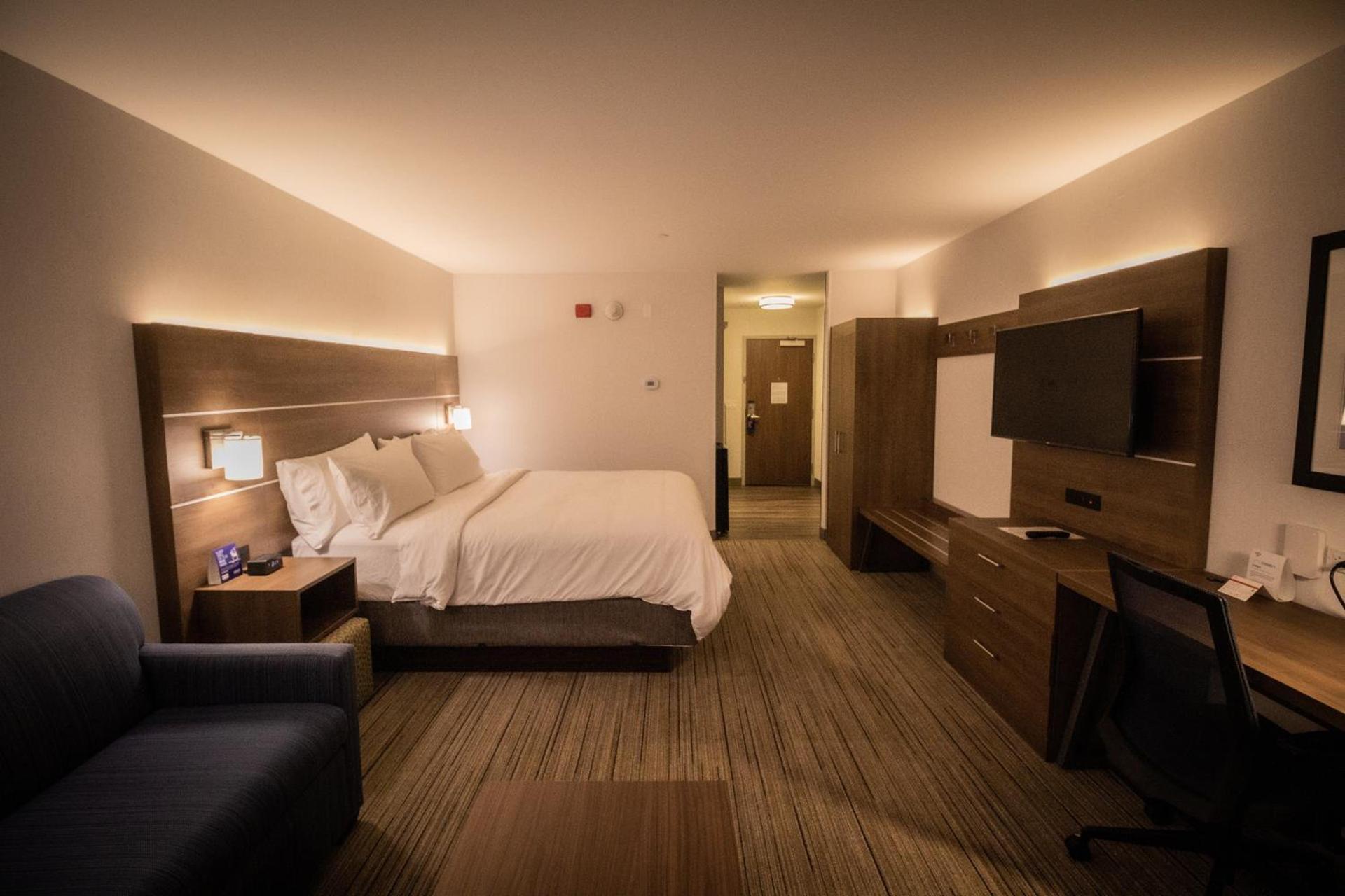 Holiday Inn Express & Suites - Boston South - Randolph by IHG photo 35