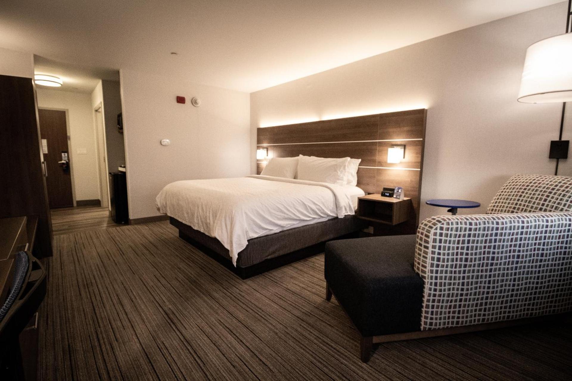 Holiday Inn Express & Suites - Boston South - Randolph by IHG photo 26