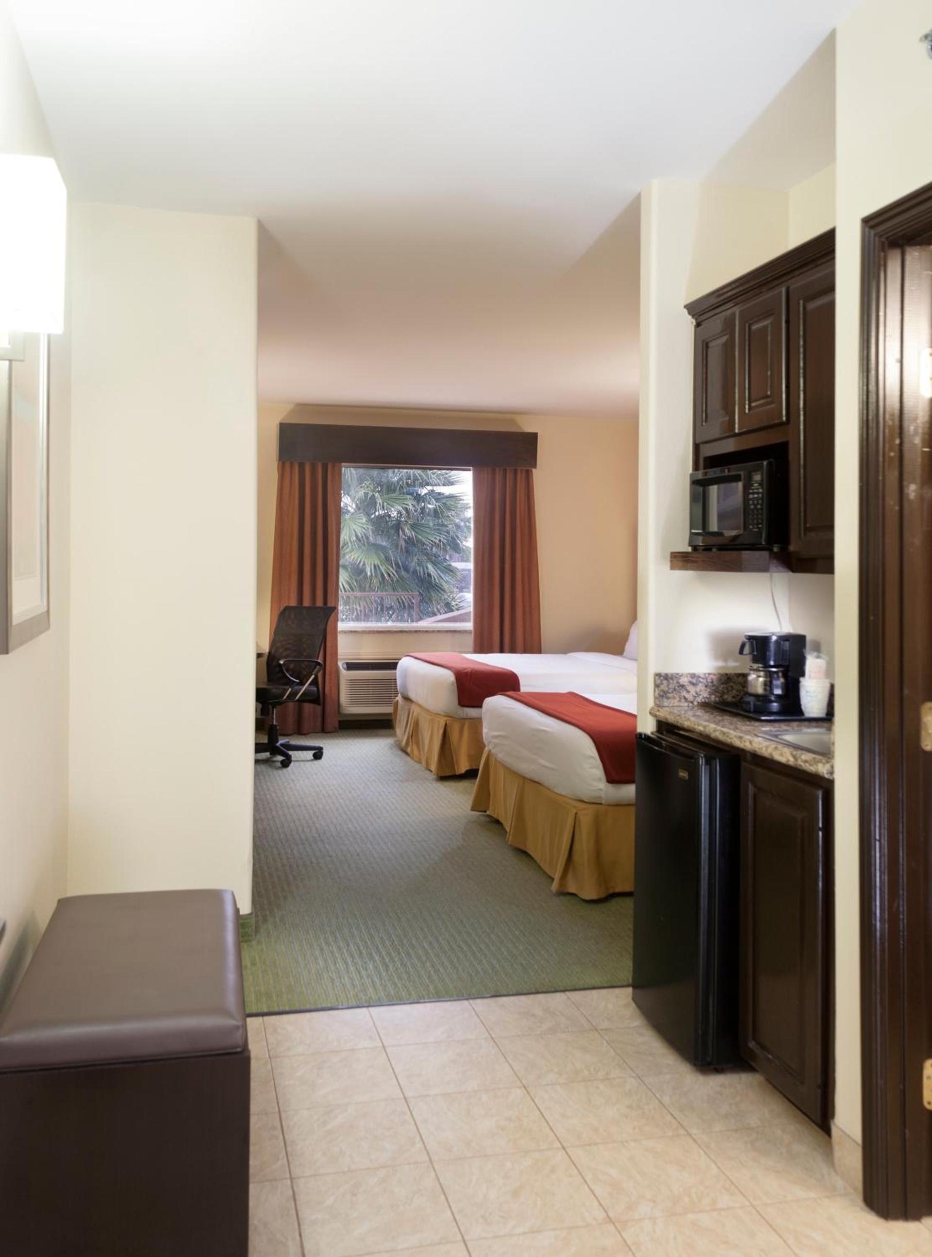 Holiday Inn Express Hotel and Suites Brownsville by IHG photo 26