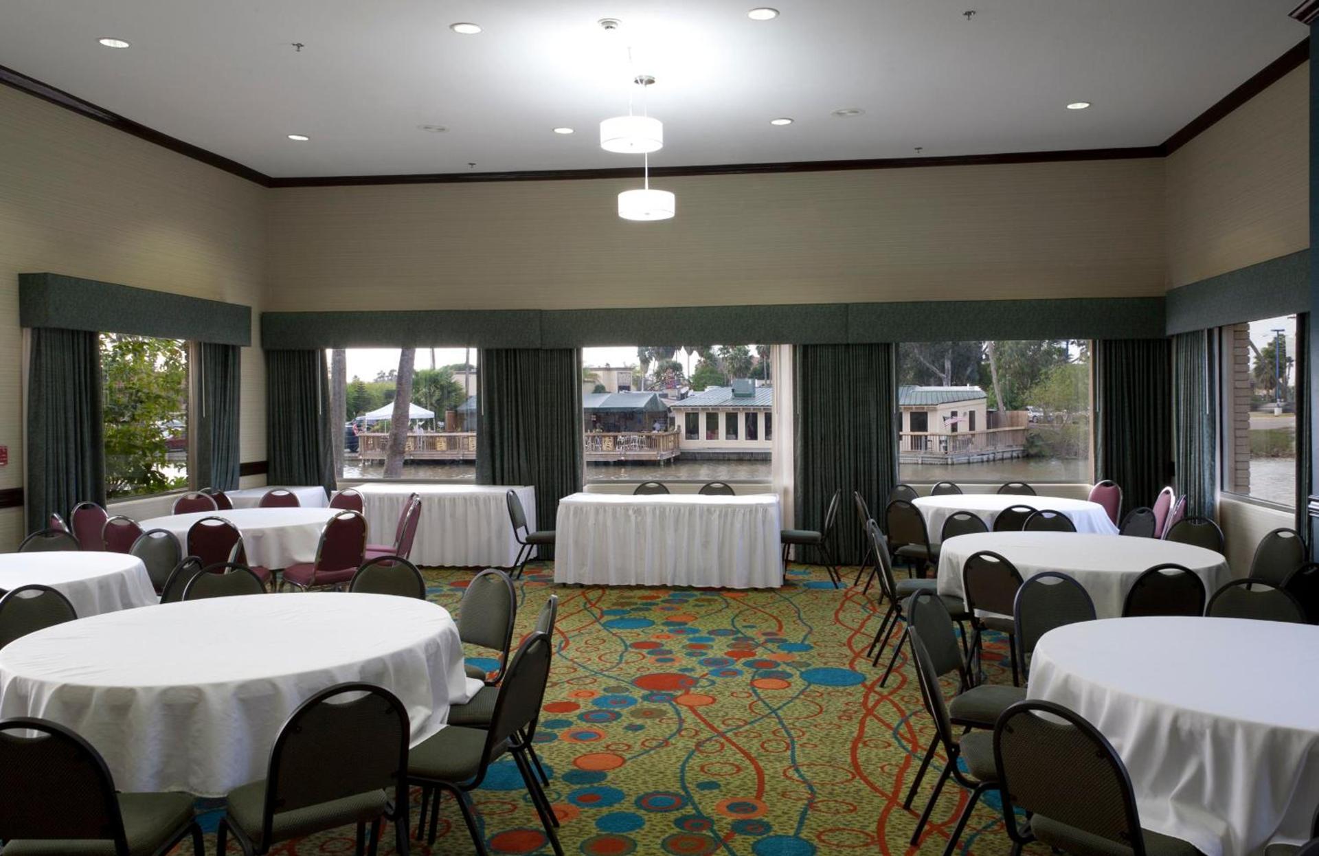 Holiday Inn Express Hotel and Suites Brownsville by IHG photo 13
