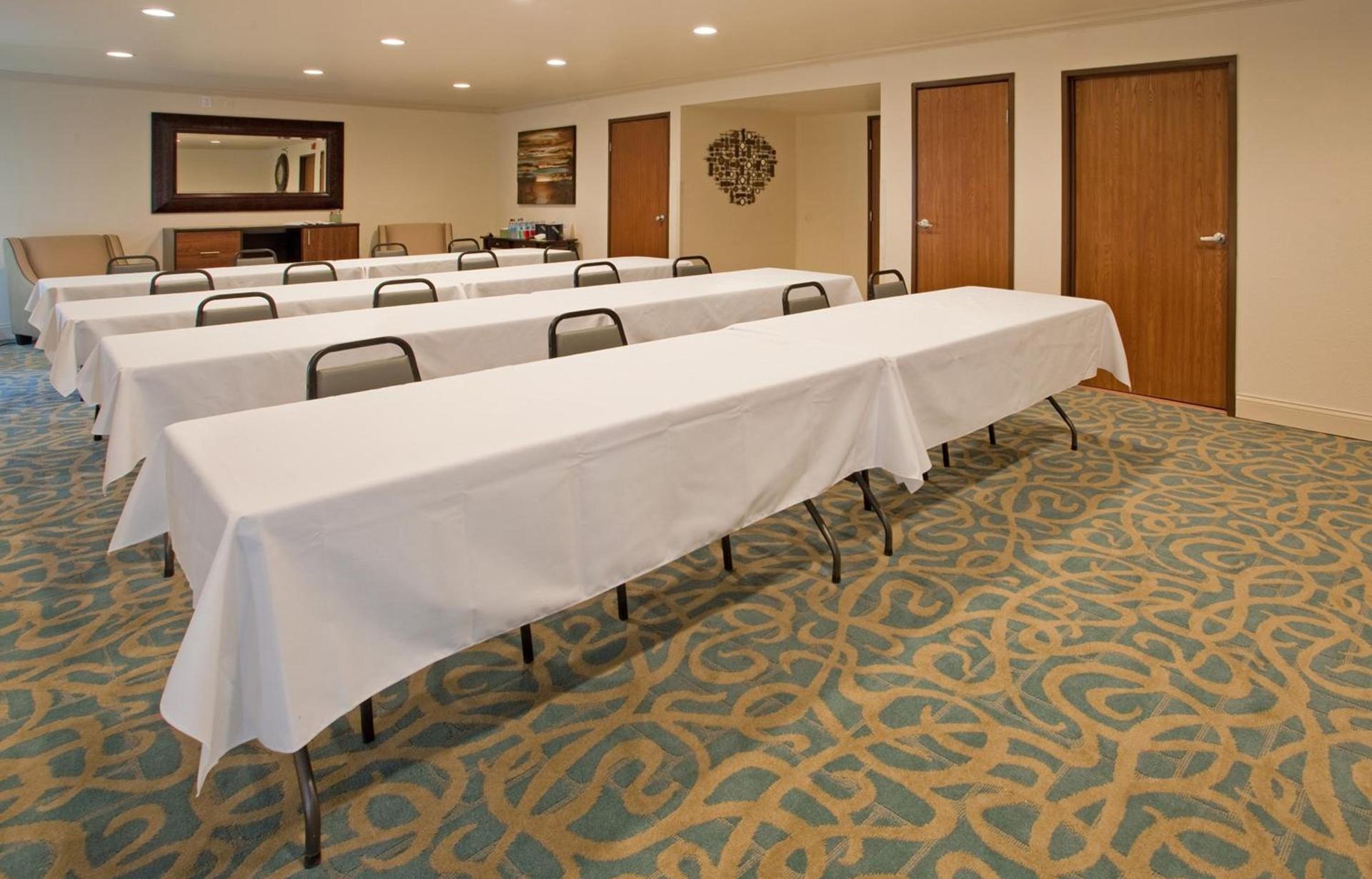 Holiday Inn Express Hotel & Suites Branson 76 Central by IHG photo 11