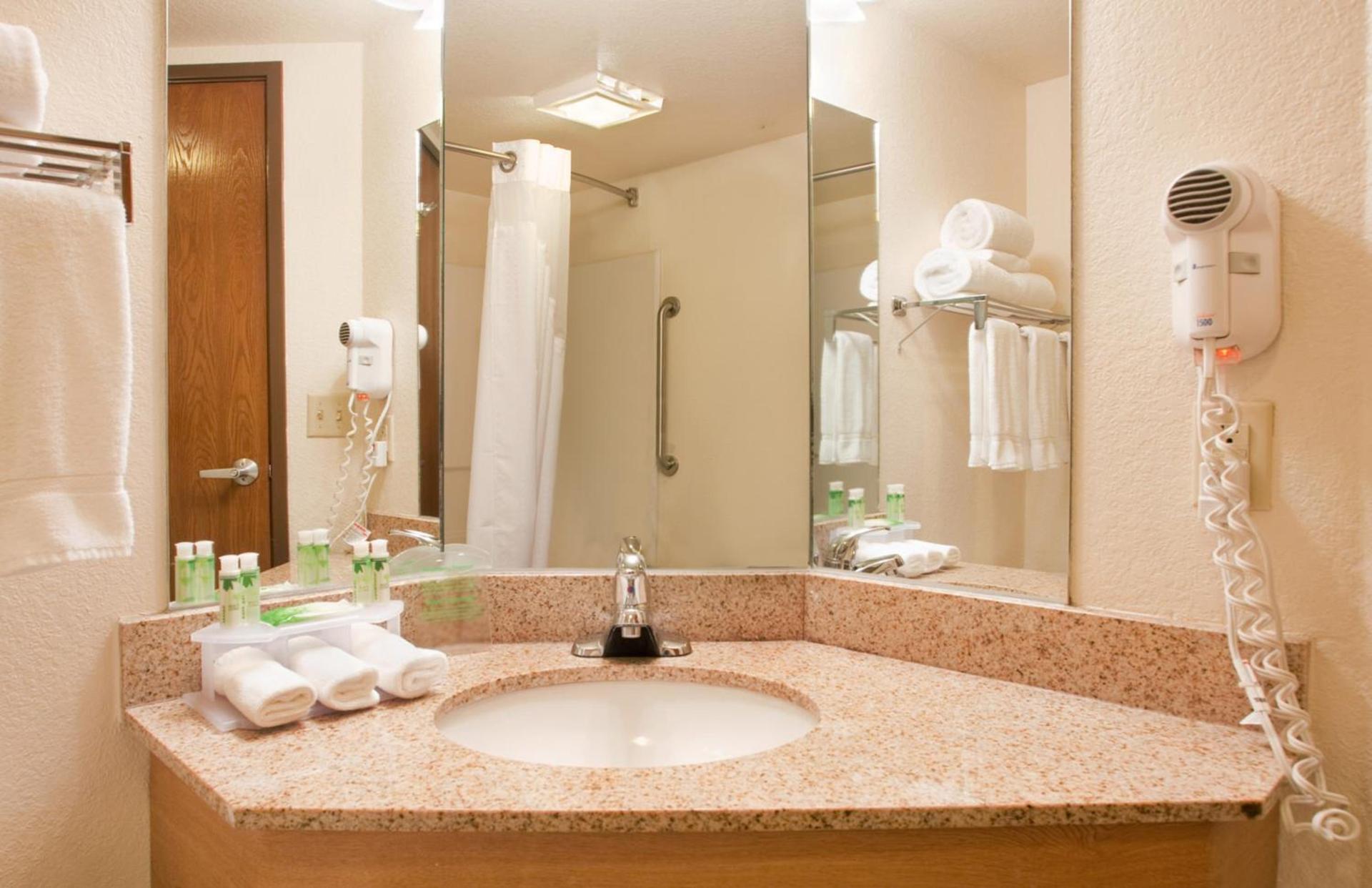 Holiday Inn Express Hotel & Suites Branson 76 Central by IHG photo 38