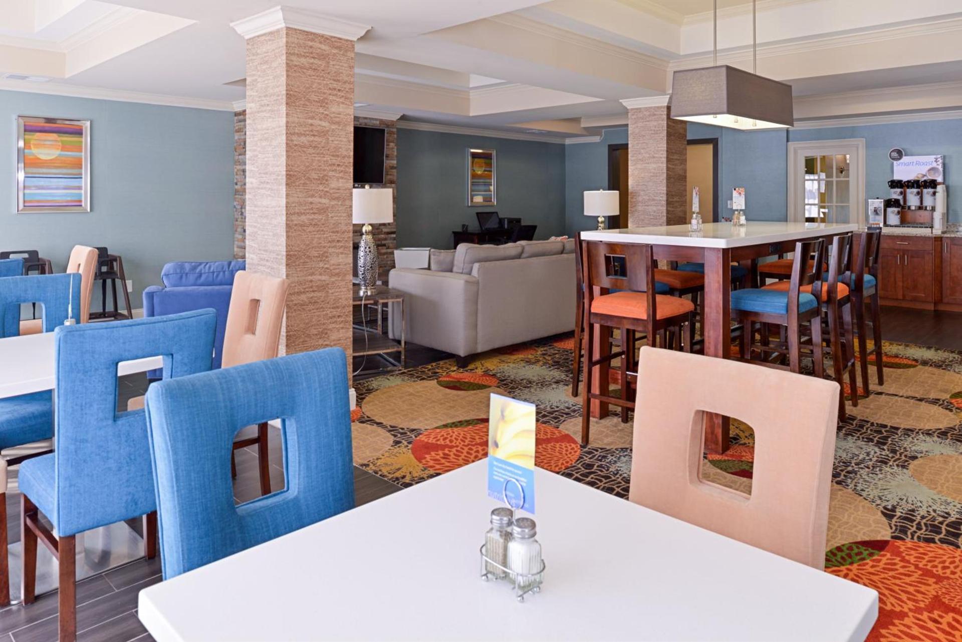 La Quinta Inn & Suites by Wyndham Bessemer photo 41