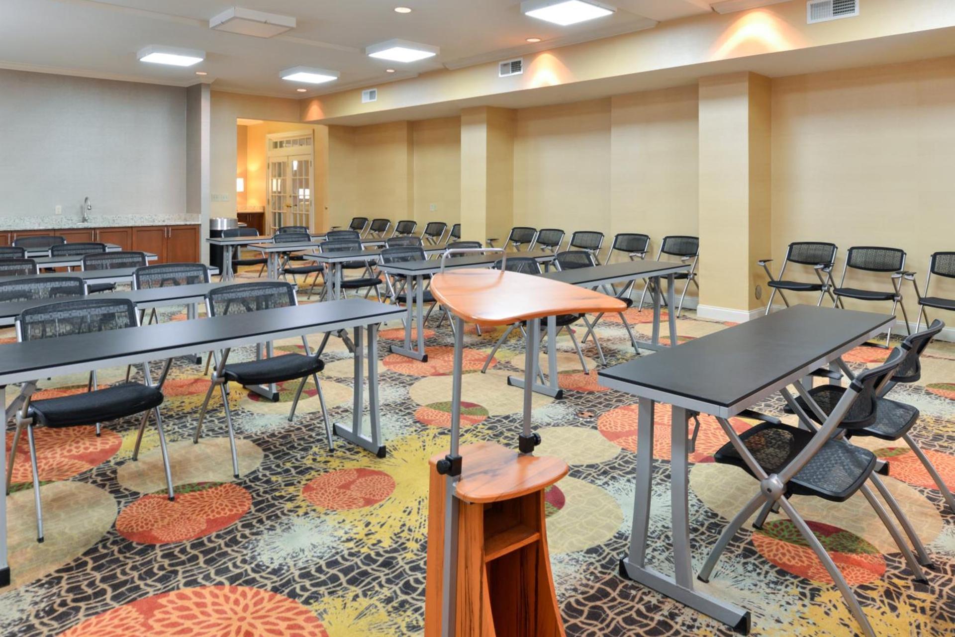 La Quinta Inn & Suites by Wyndham Bessemer photo 40