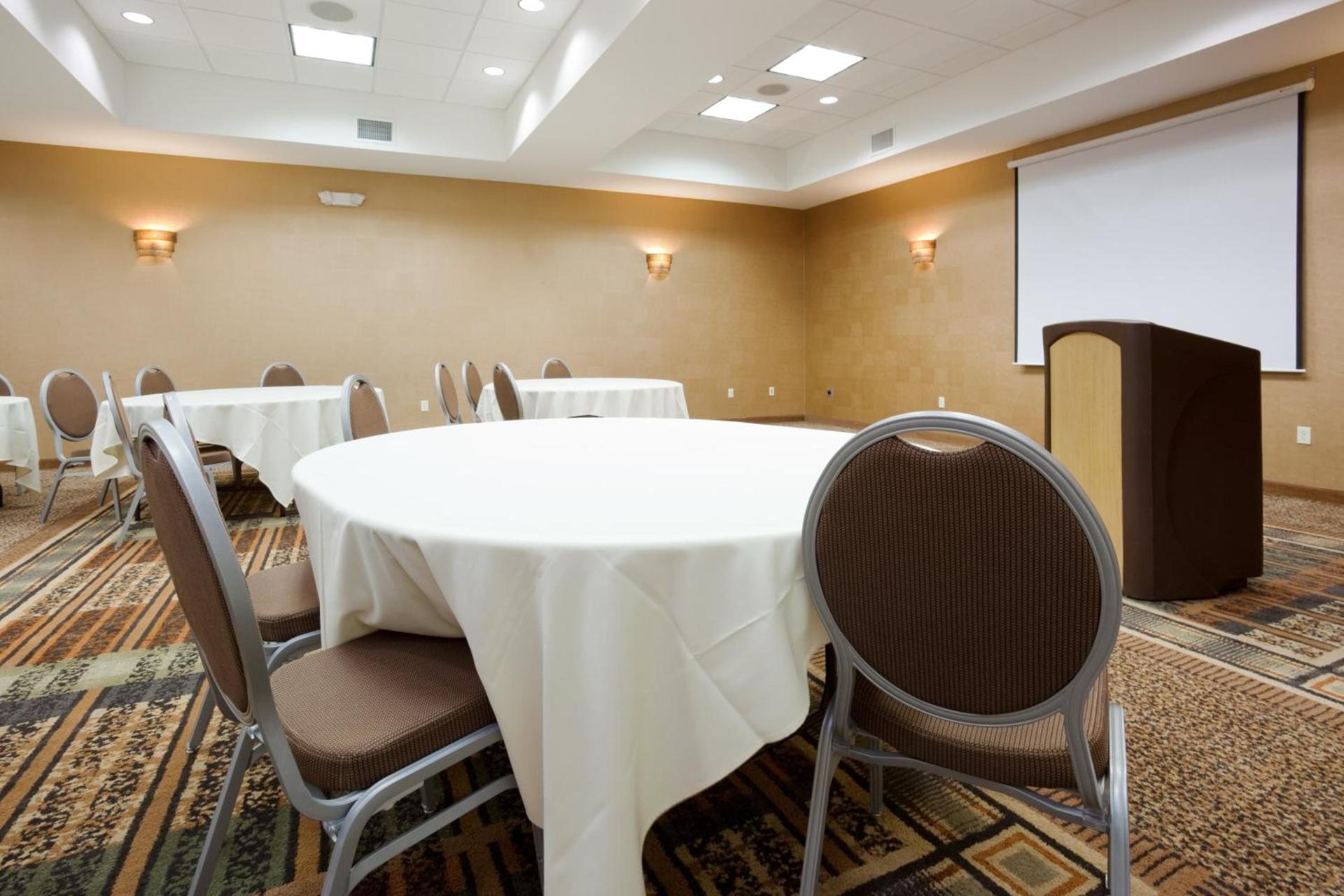 Holiday Inn & Suites Green Bay Stadium by IHG photo 18