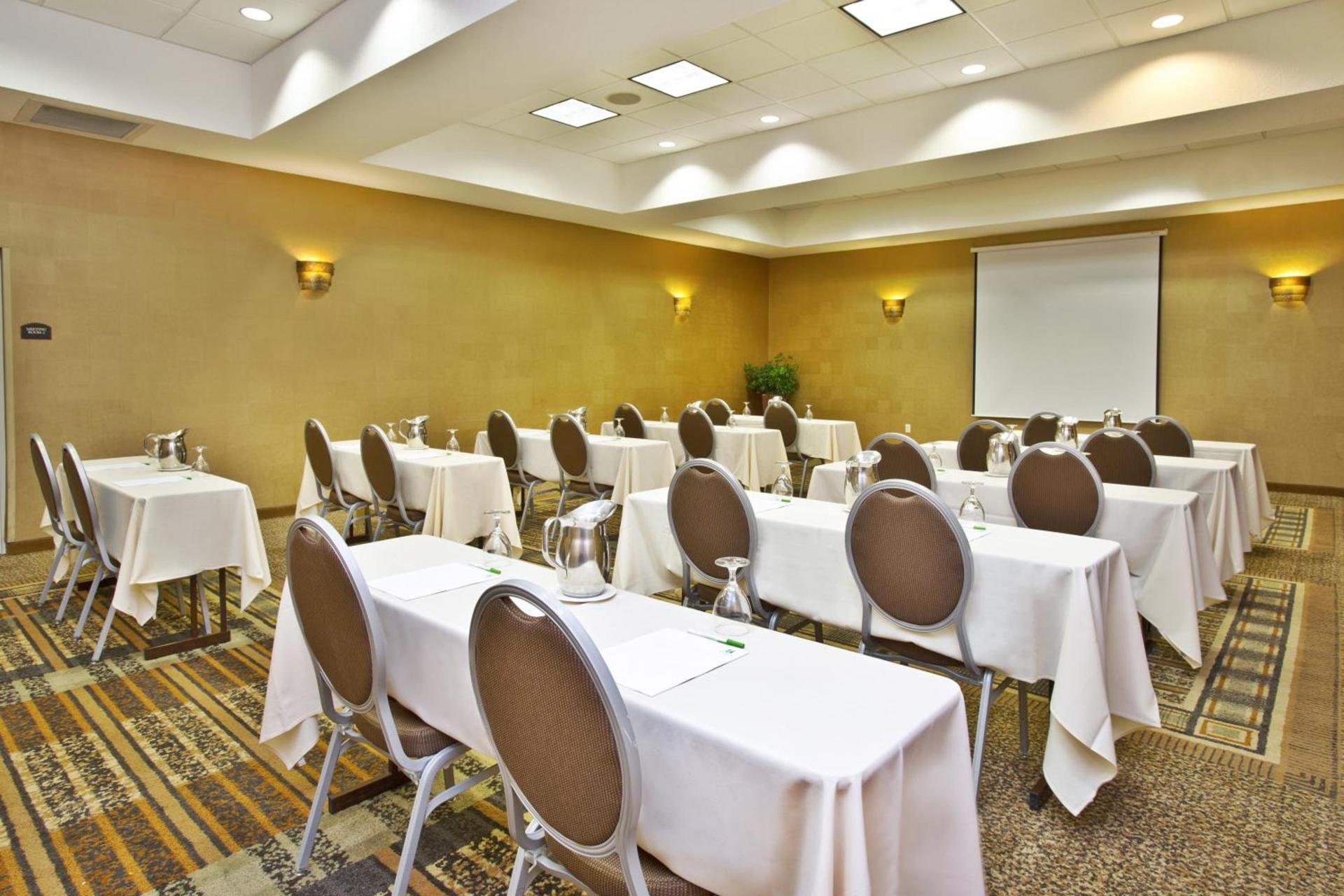 Holiday Inn & Suites Green Bay Stadium by IHG photo 22