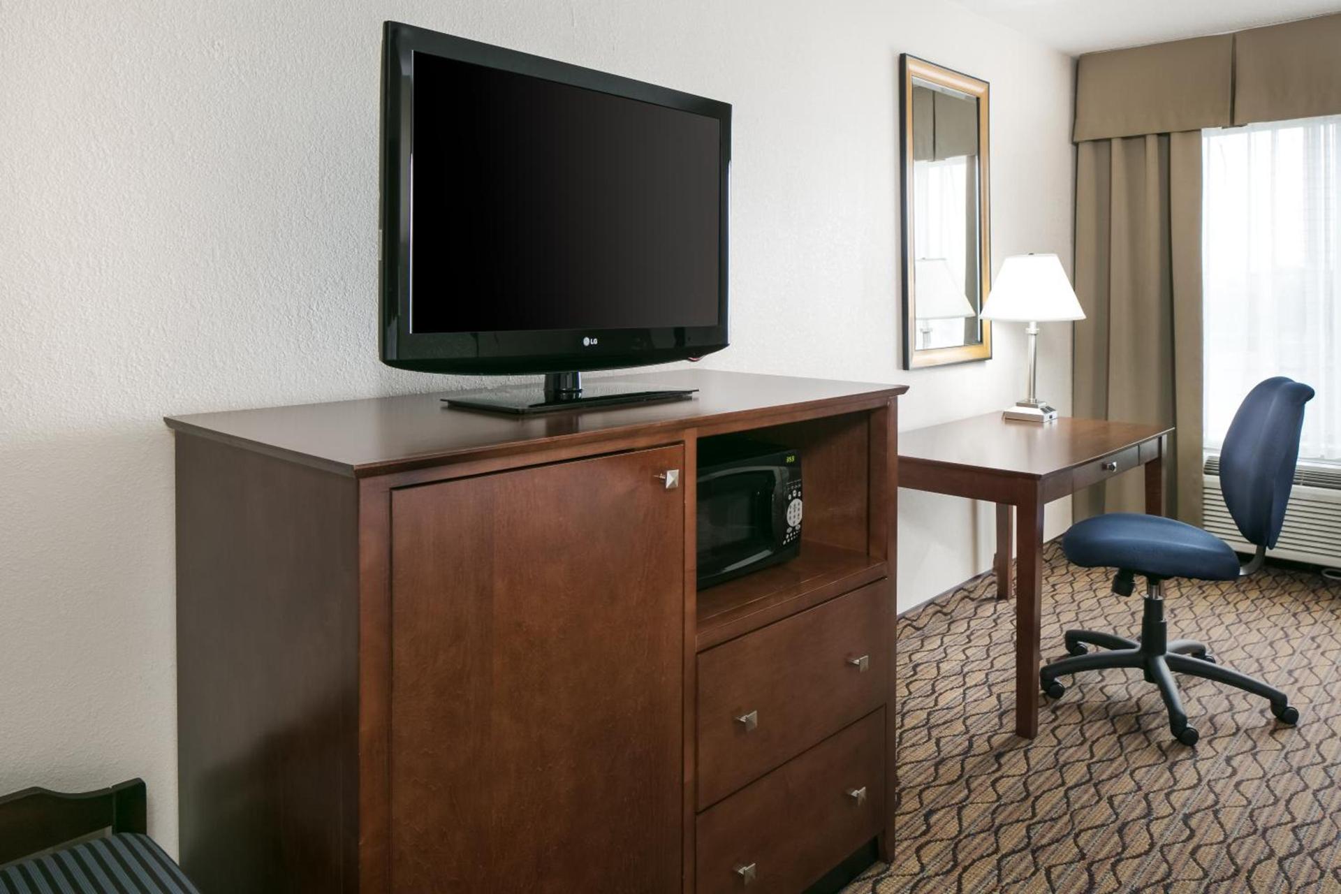 Holiday Inn Express & Suites Clinton by IHG photo 43