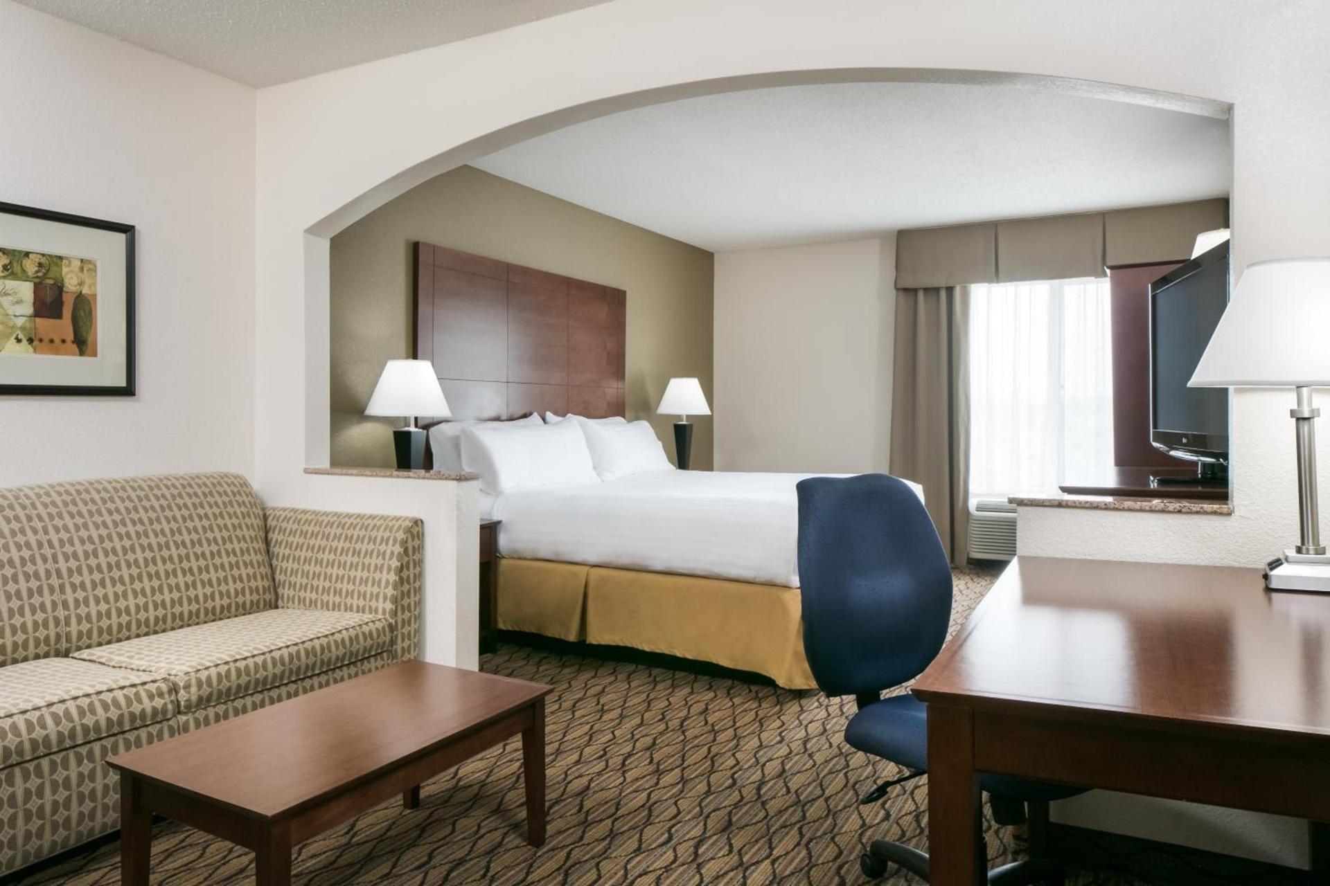 Holiday Inn Express & Suites Clinton by IHG photo 41