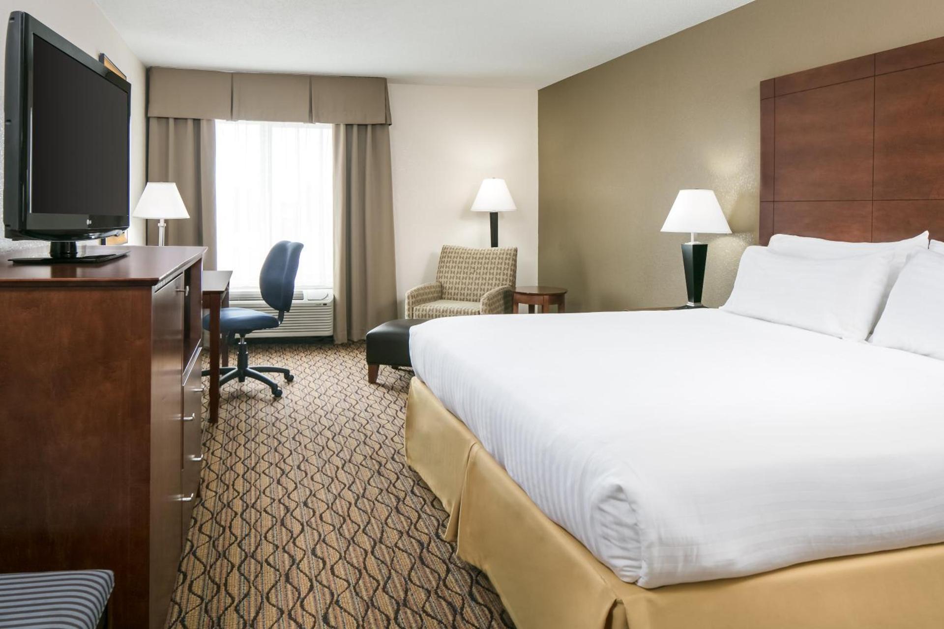 Holiday Inn Express & Suites Clinton by IHG photo 63