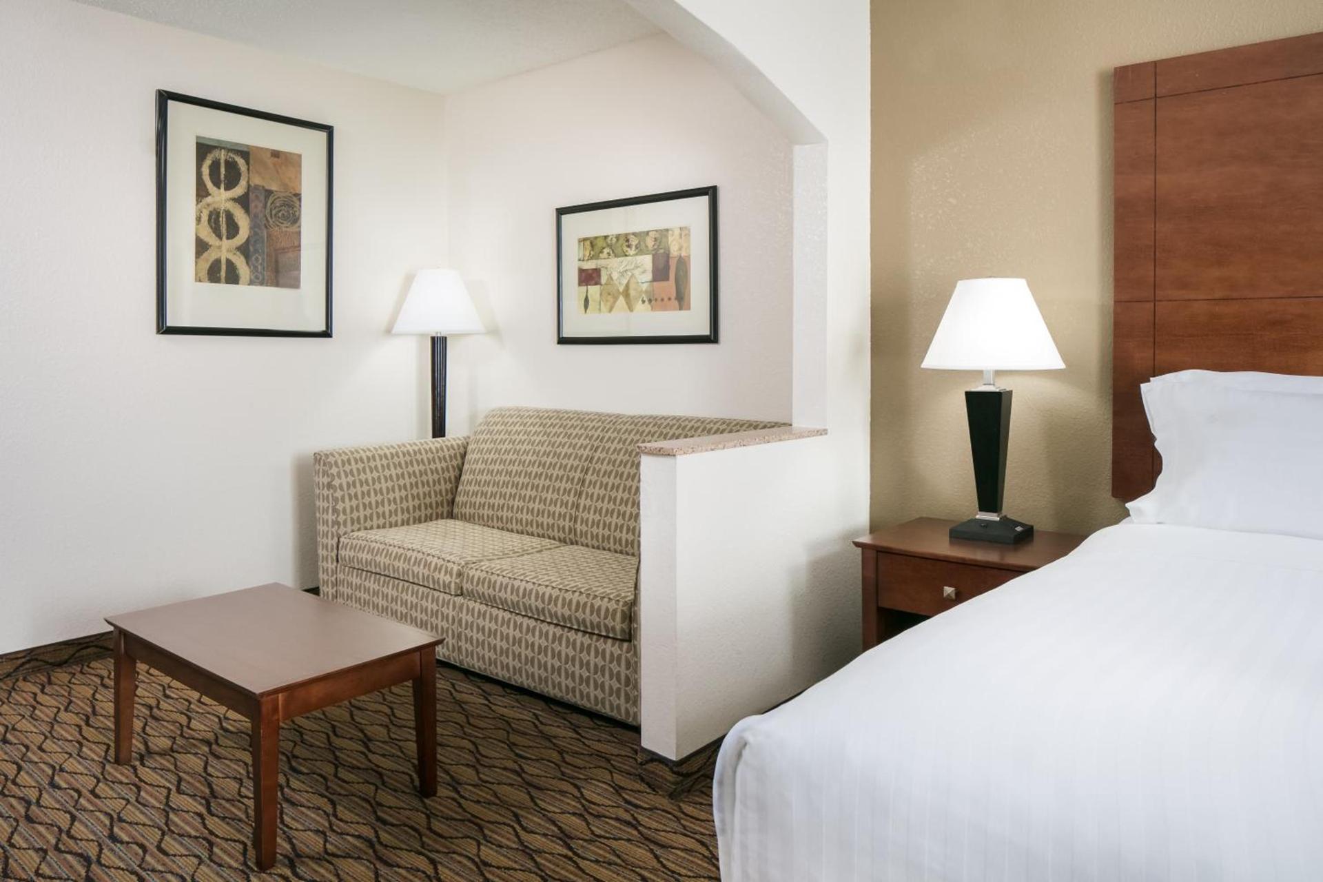 Holiday Inn Express & Suites Clinton by IHG photo 44