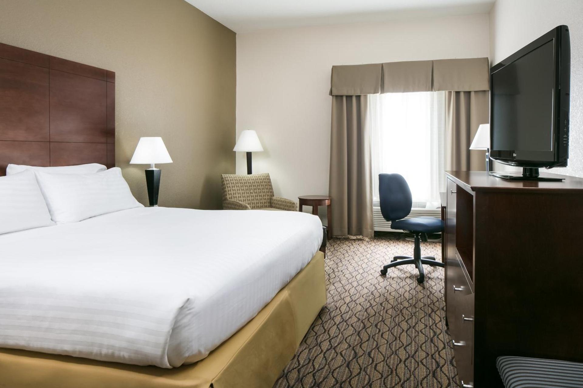 Holiday Inn Express & Suites Clinton by IHG photo 38