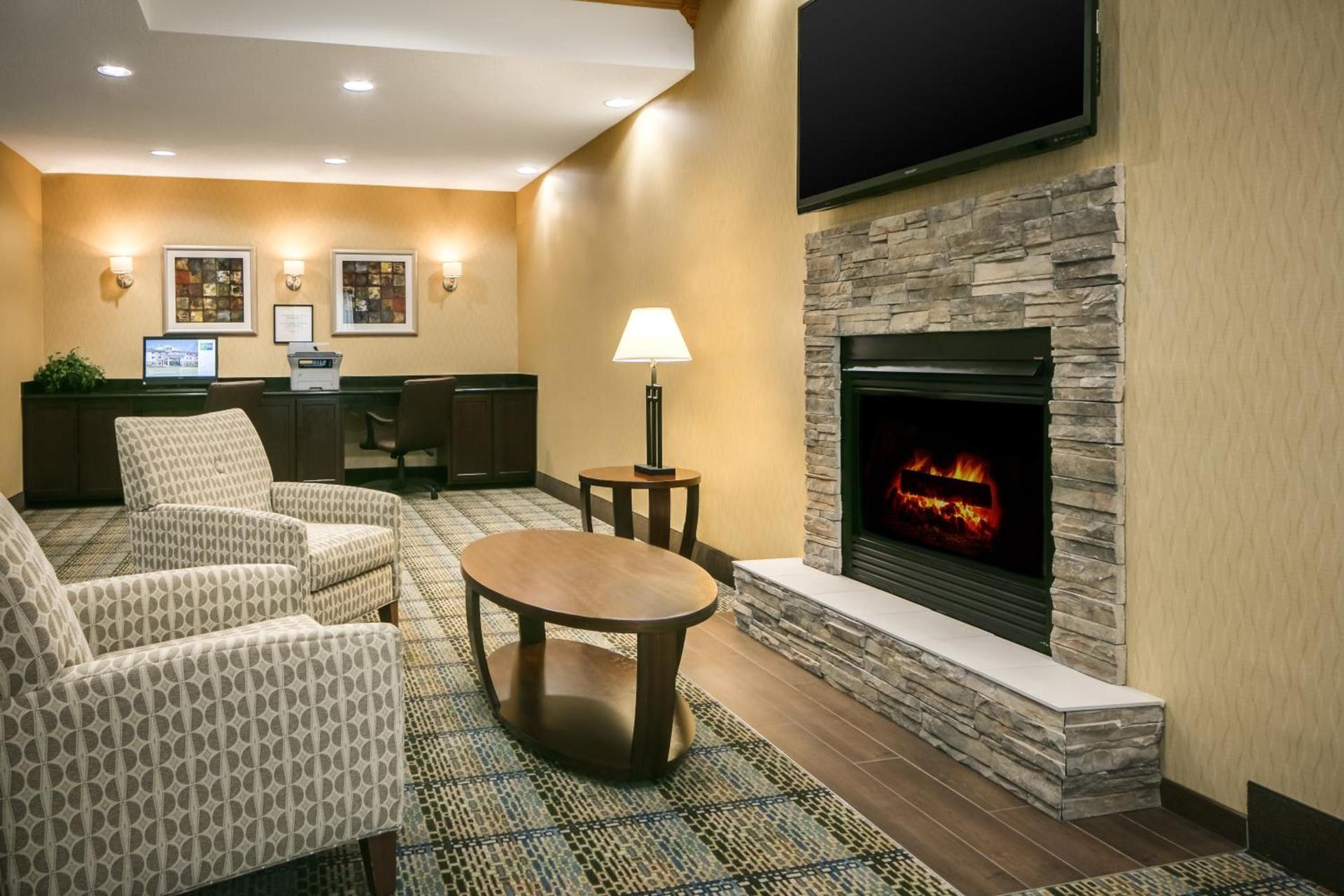 Holiday Inn Express & Suites Clinton by IHG photo 19