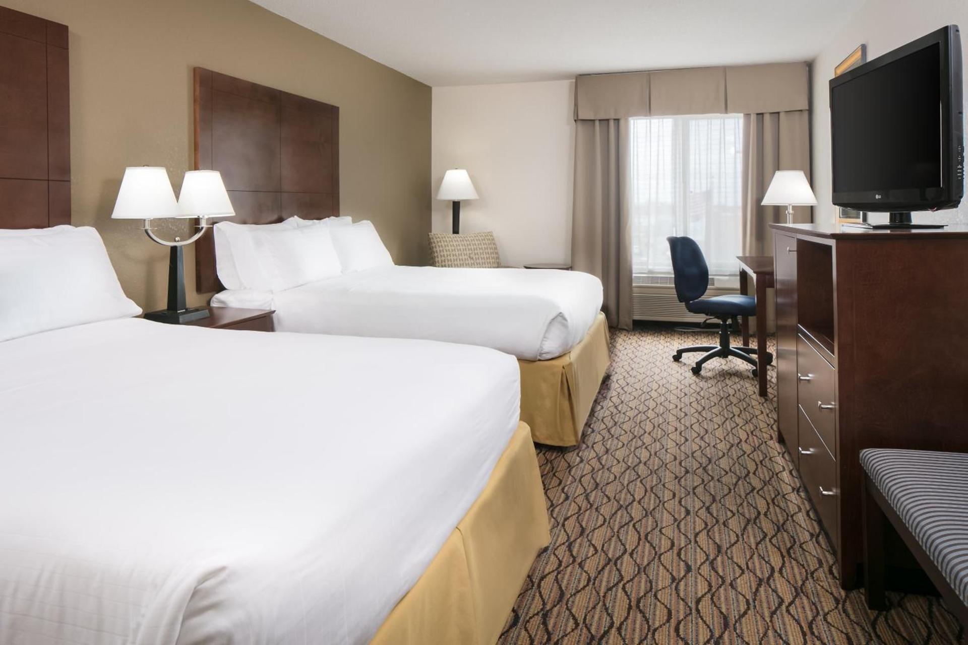 Holiday Inn Express & Suites Clinton by IHG photo 39