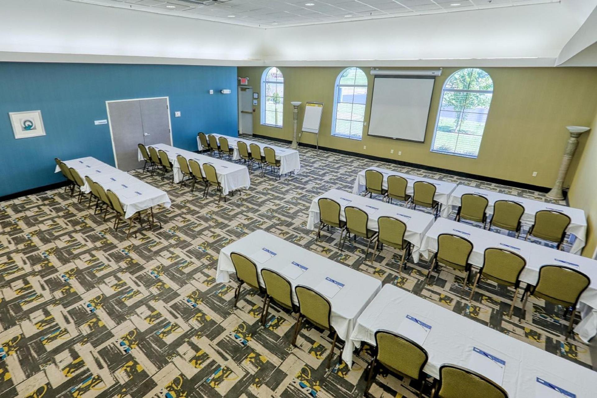 Holiday Inn Express and Suites Batavia by IHG photo 11