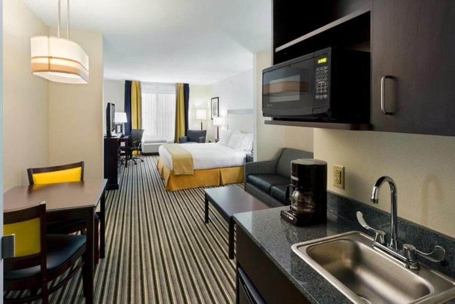 Holiday Inn Express and Suites Batavia by IHG photo 15