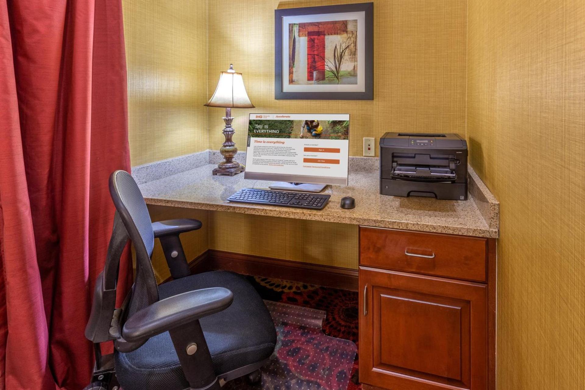 Holiday Inn Express Hotel & Suites Bowling Green by IHG photo 9