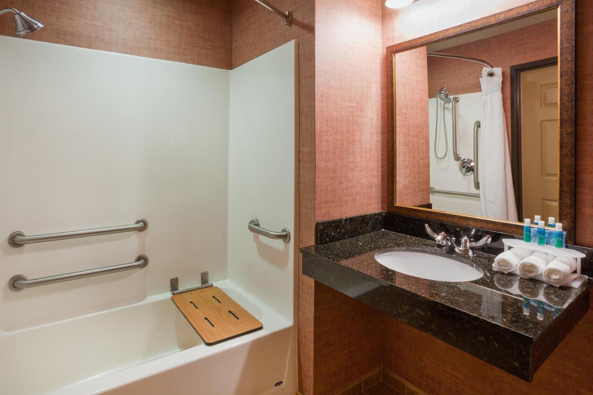Holiday Inn Express Hotel & Suites Brainerd-Baxter by IHG photo 10
