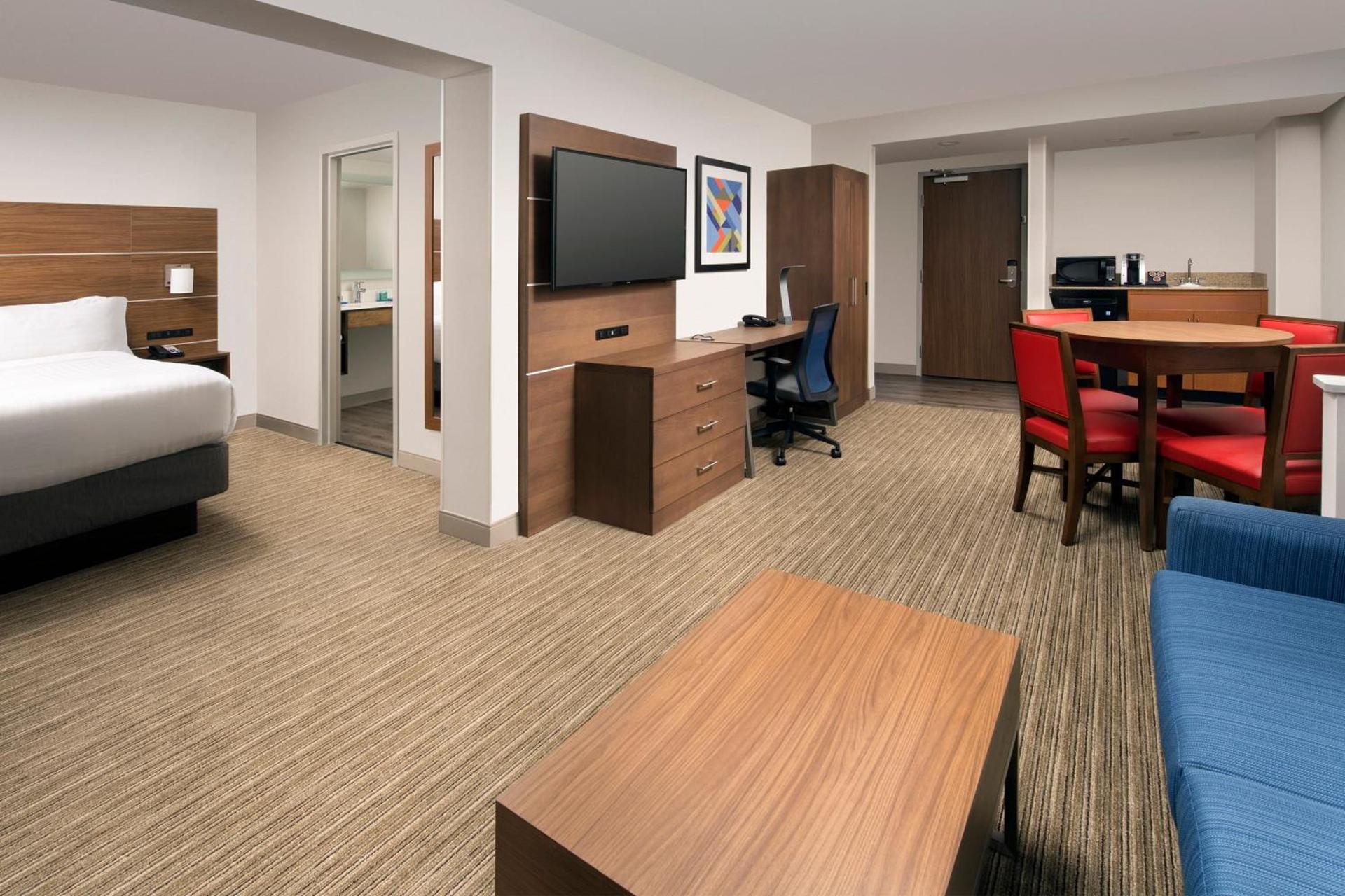 Holiday Inn Express & Suites Baltimore - BWI Airport North by IHG photo 25