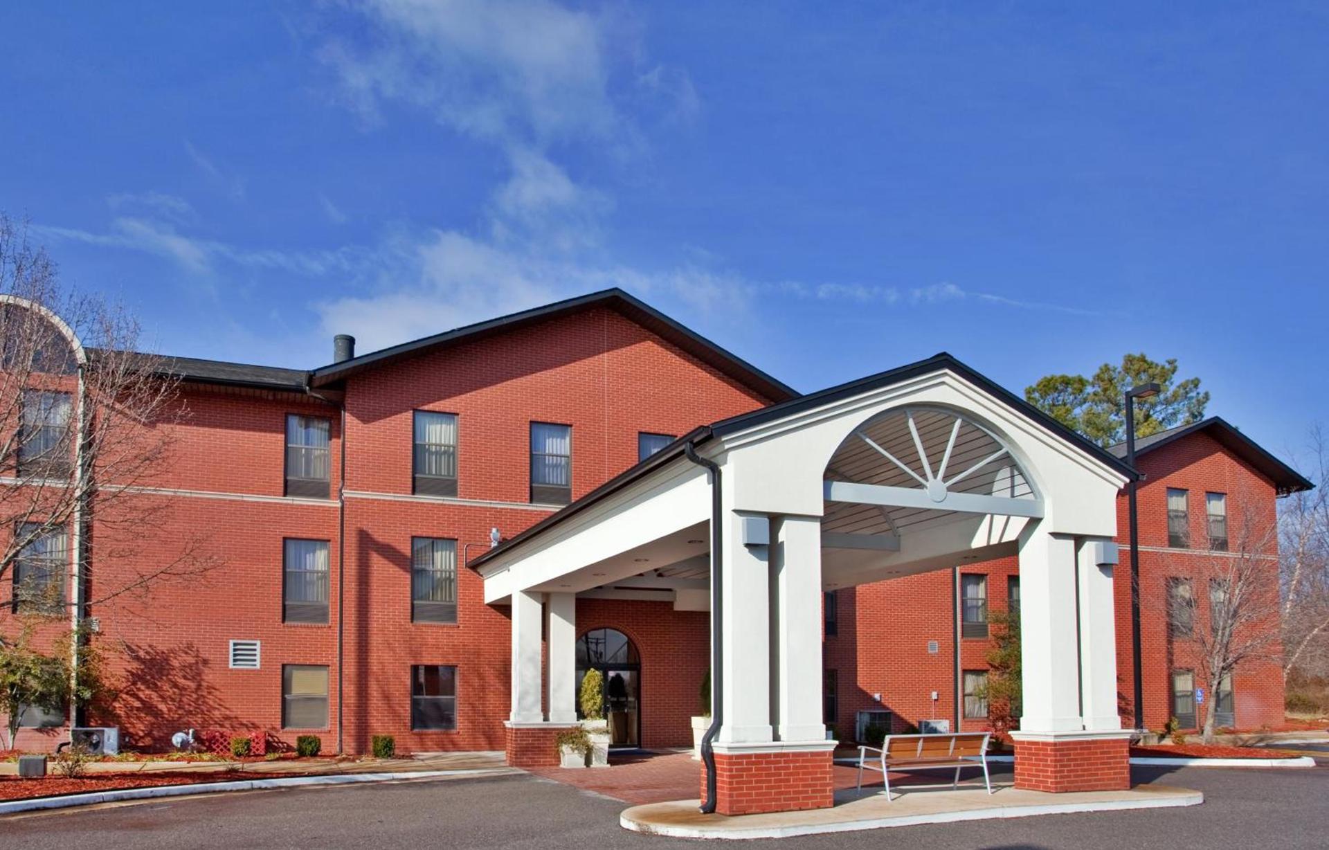 Holiday Inn Express & Suites Batesville by IHG photo 39