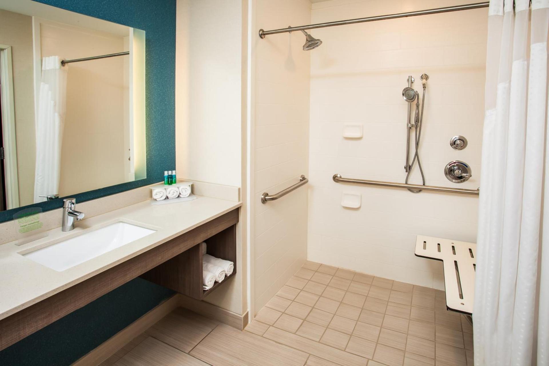 Holiday Inn Express & Suites Litchfield by IHG photo 22