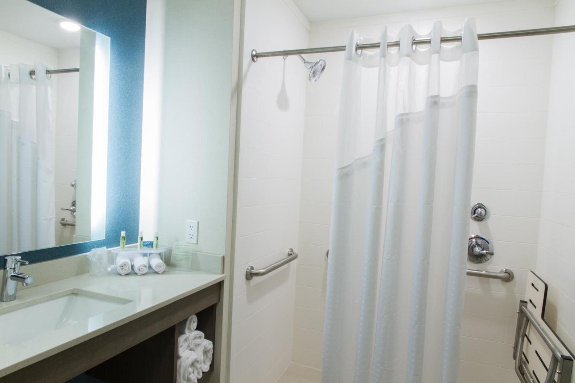Holiday Inn Express & Suites Litchfield by IHG photo 25