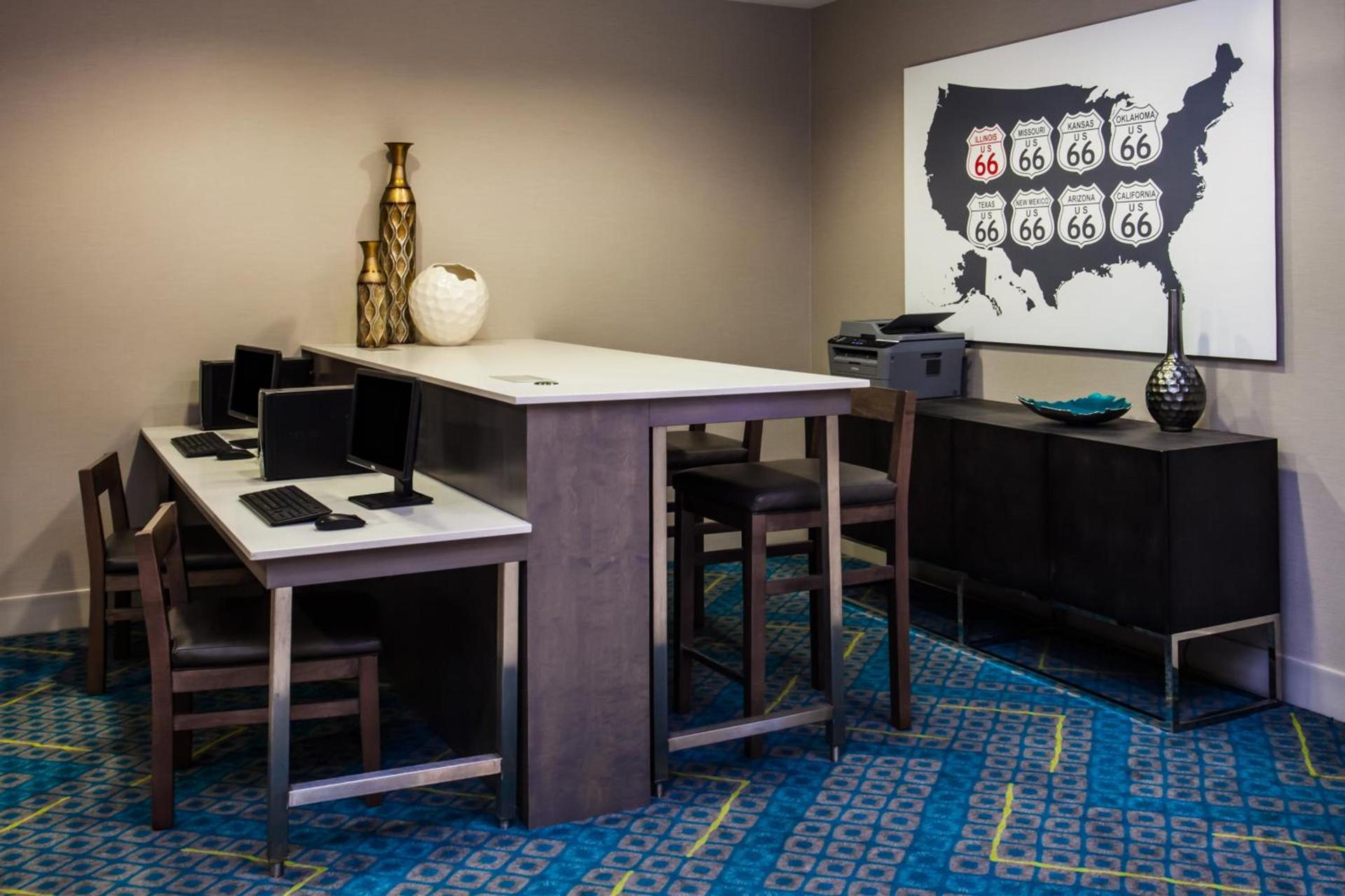Holiday Inn Express & Suites Litchfield by IHG photo 2