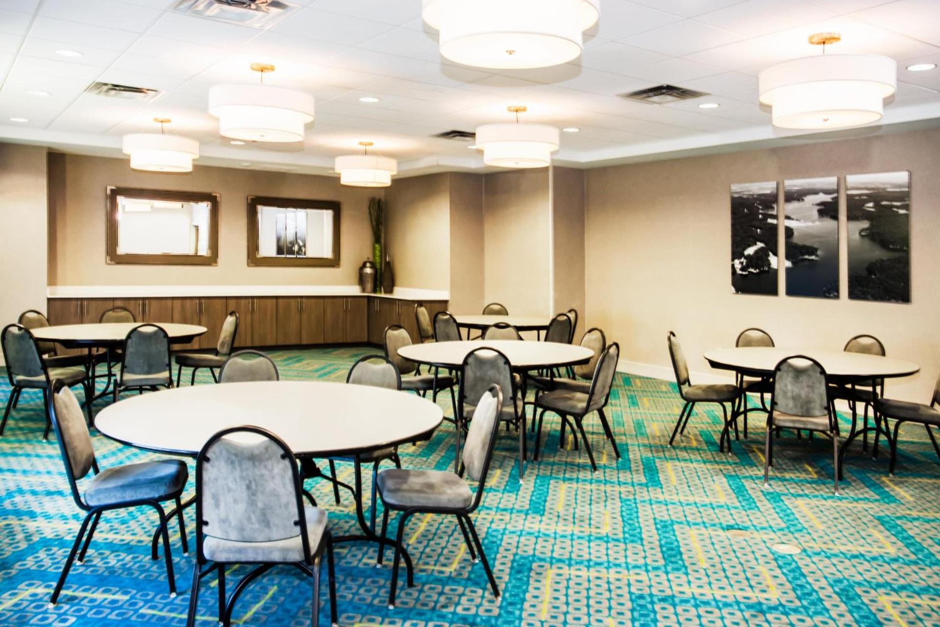 Holiday Inn Express & Suites Litchfield by IHG photo 38