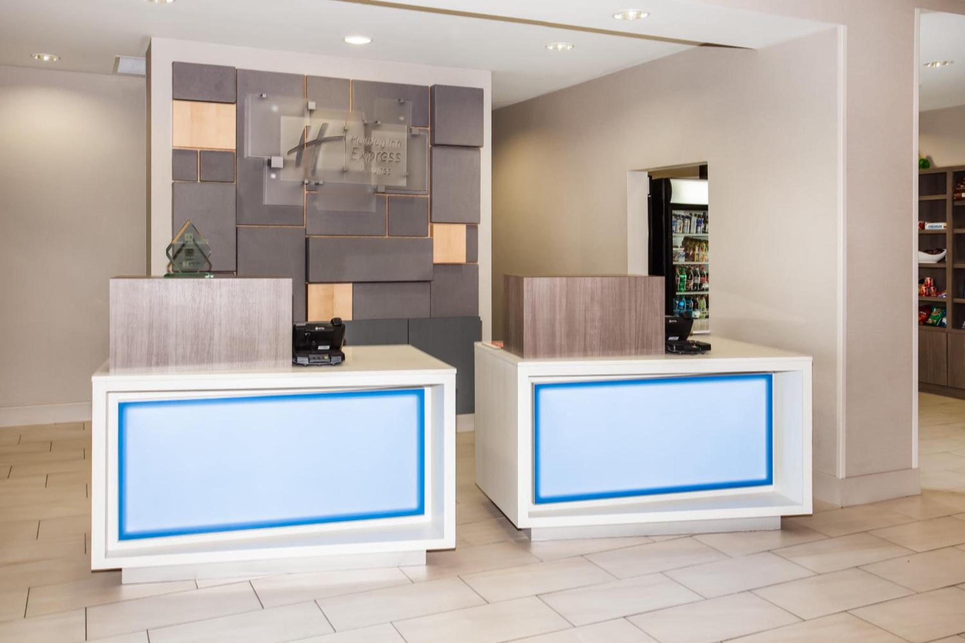 Holiday Inn Express & Suites Litchfield by IHG photo 9