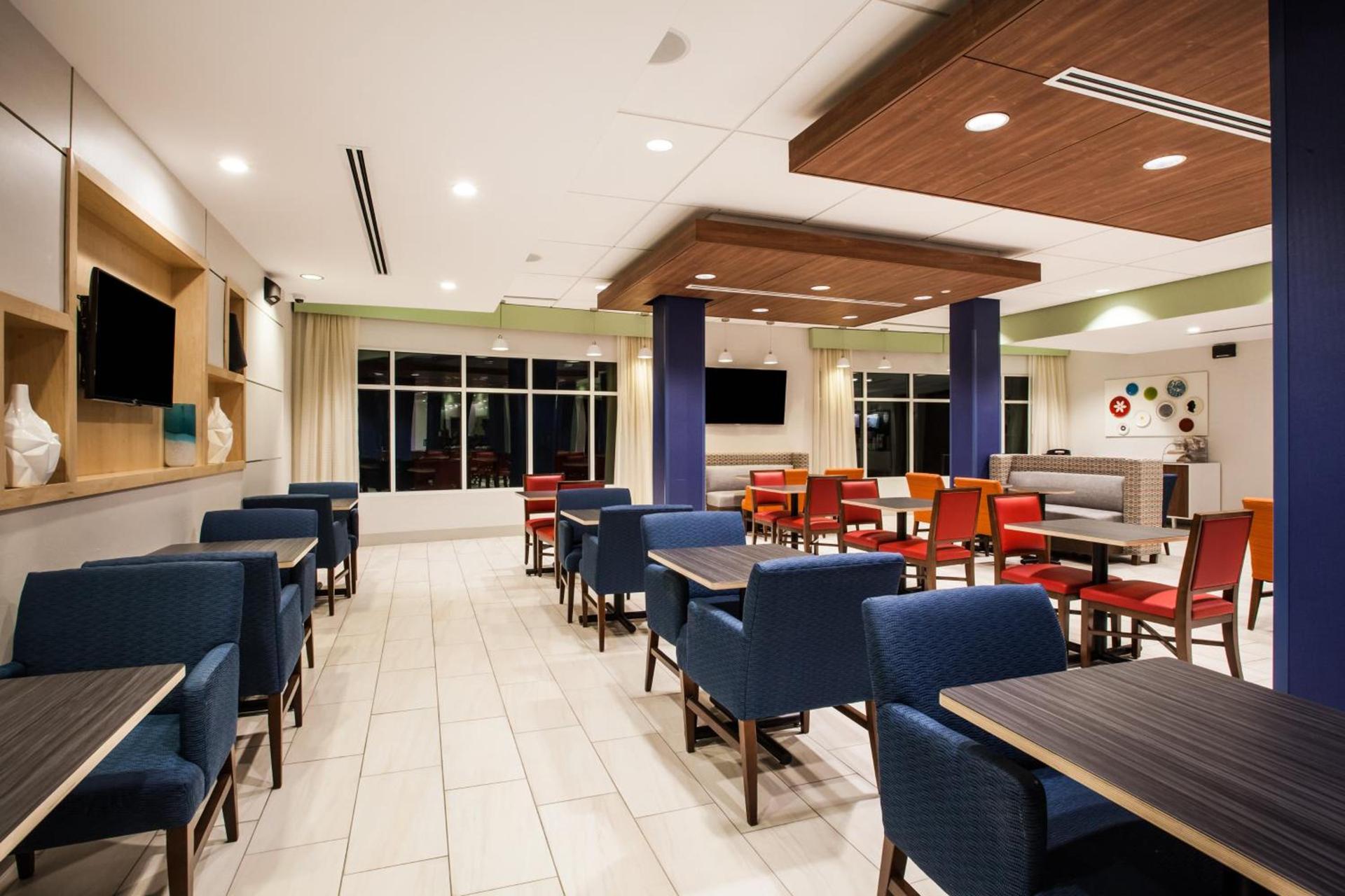 Holiday Inn Express & Suites Lexington Park California by IHG photo 8