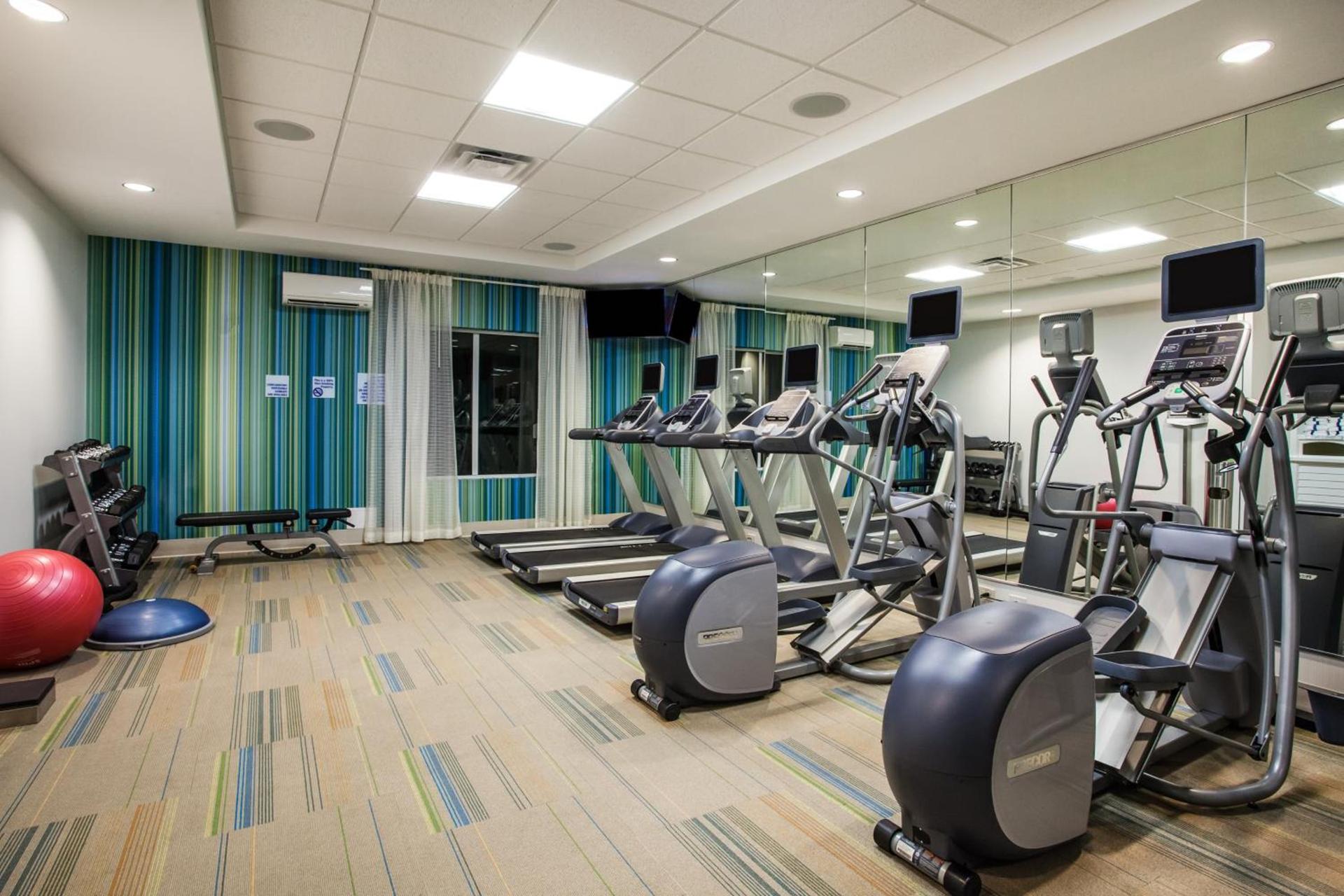 Holiday Inn Express & Suites Lexington Park California by IHG photo 9