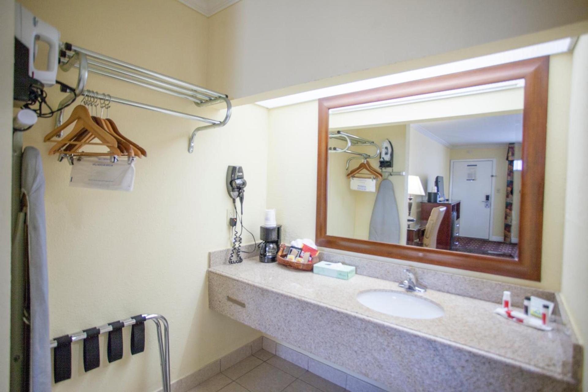 Days Inn by Wyndham Shenandoah photo 49