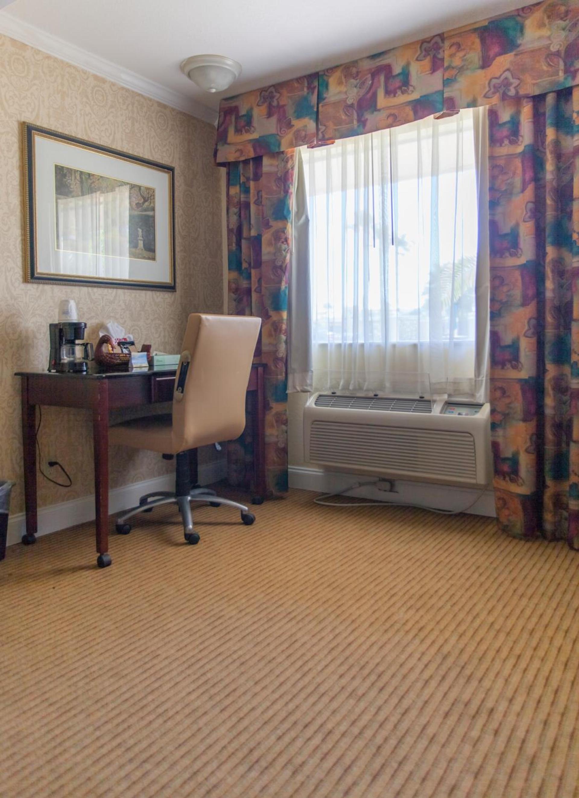Days Inn by Wyndham Shenandoah photo 79