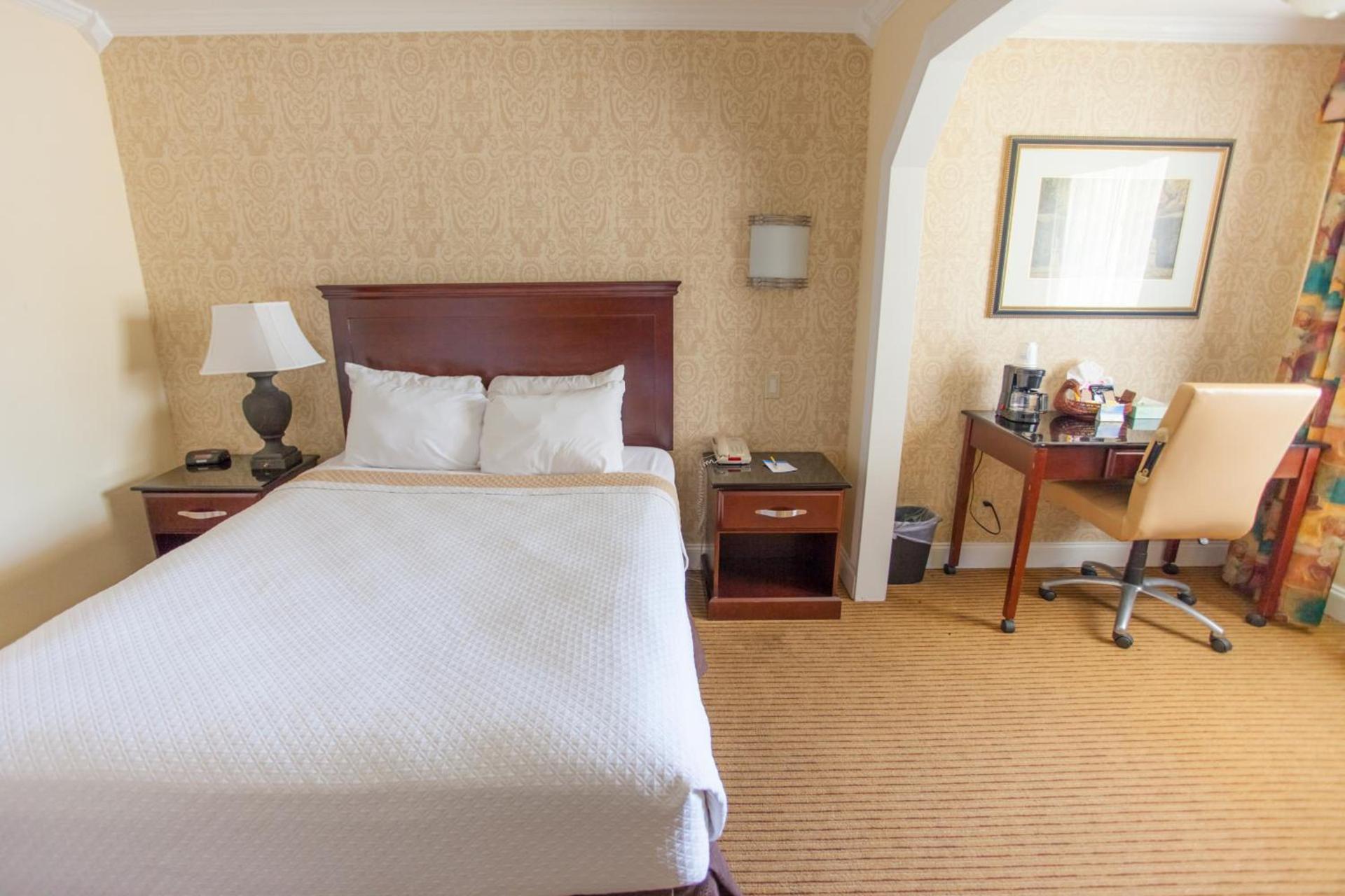 Days Inn by Wyndham Shenandoah photo 54