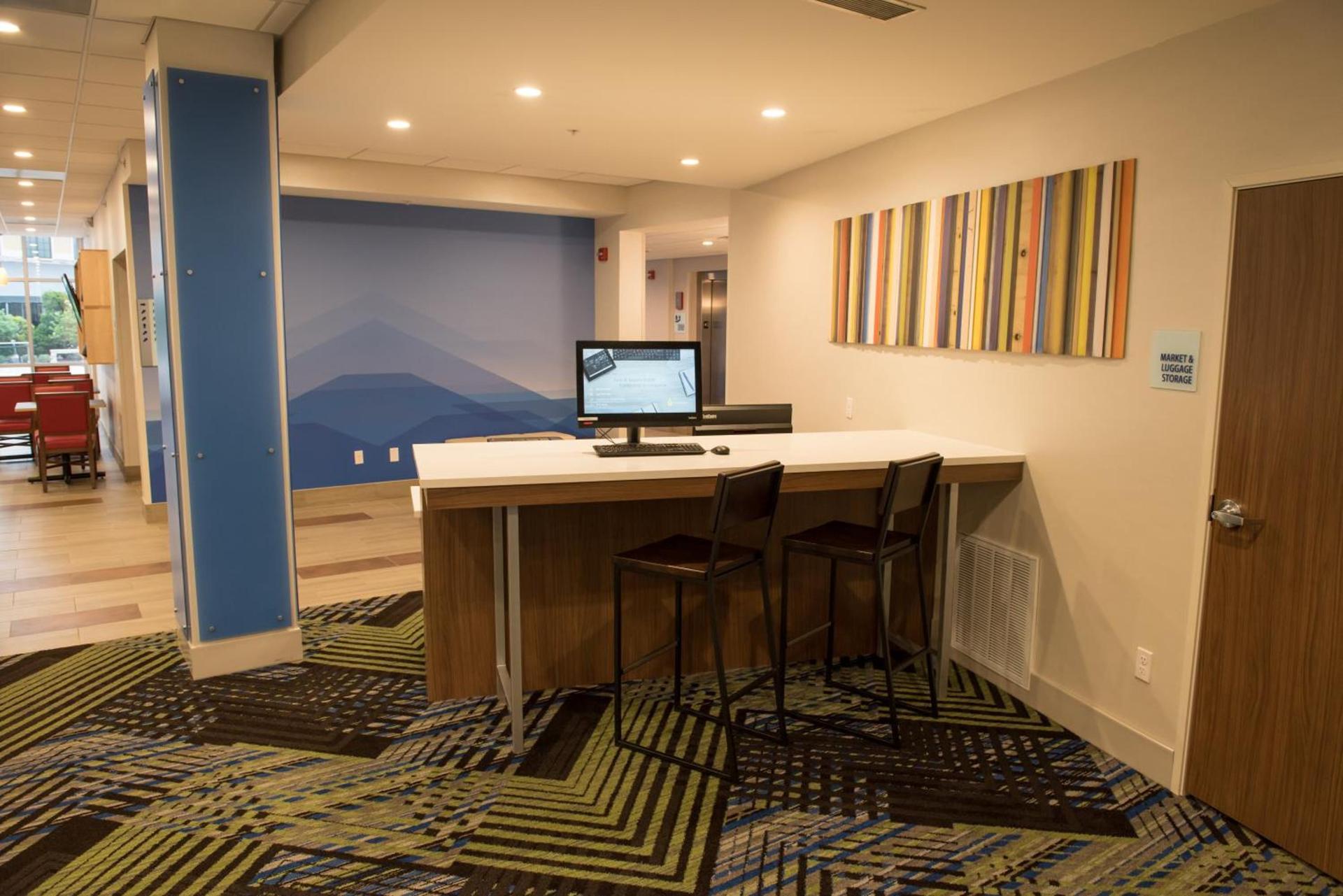 Holiday Inn Express & Suites - Merrillville by IHG photo 12