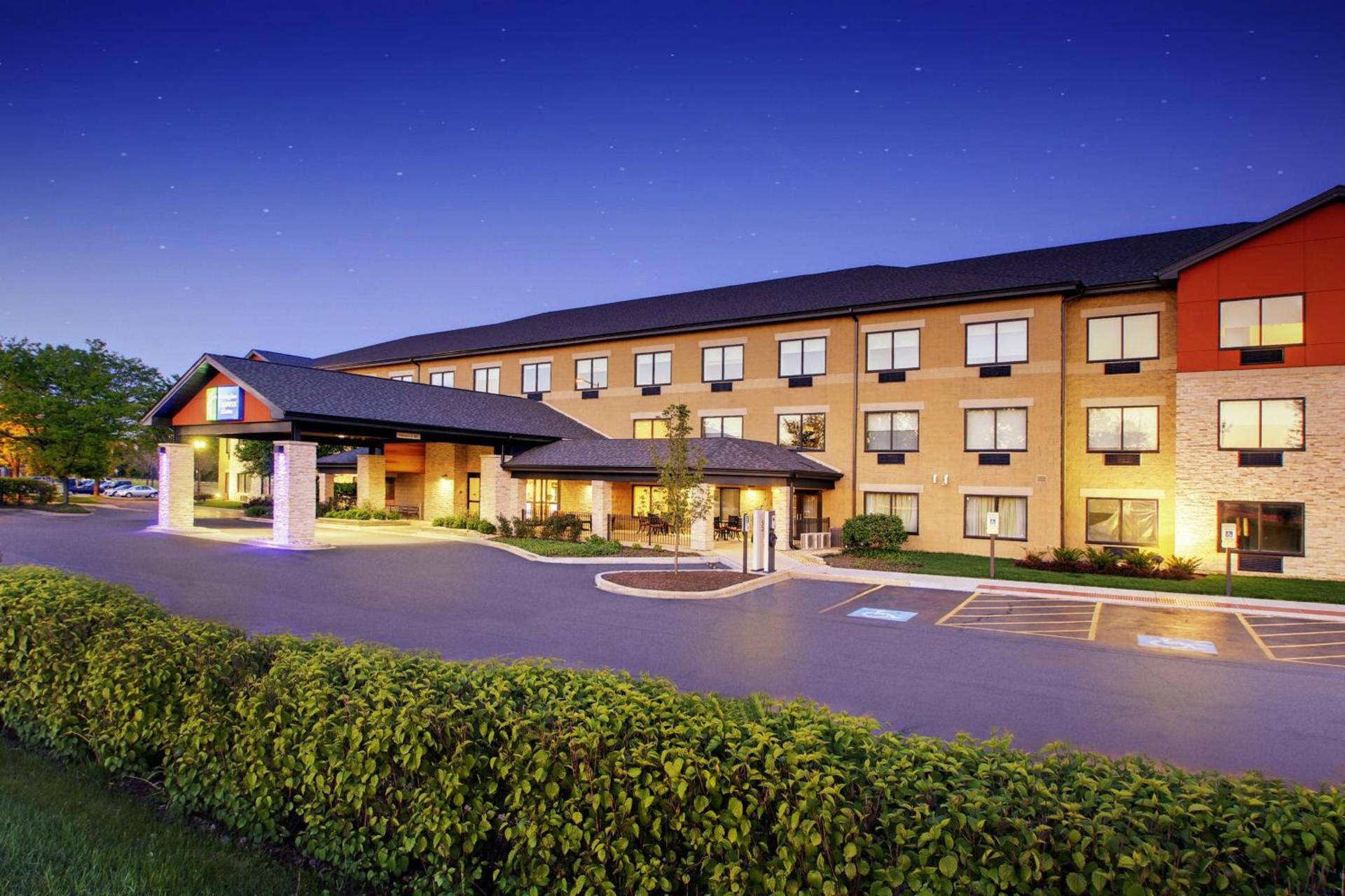 Holiday Inn Express & Suites Aurora - Naperville by IHG photo 9