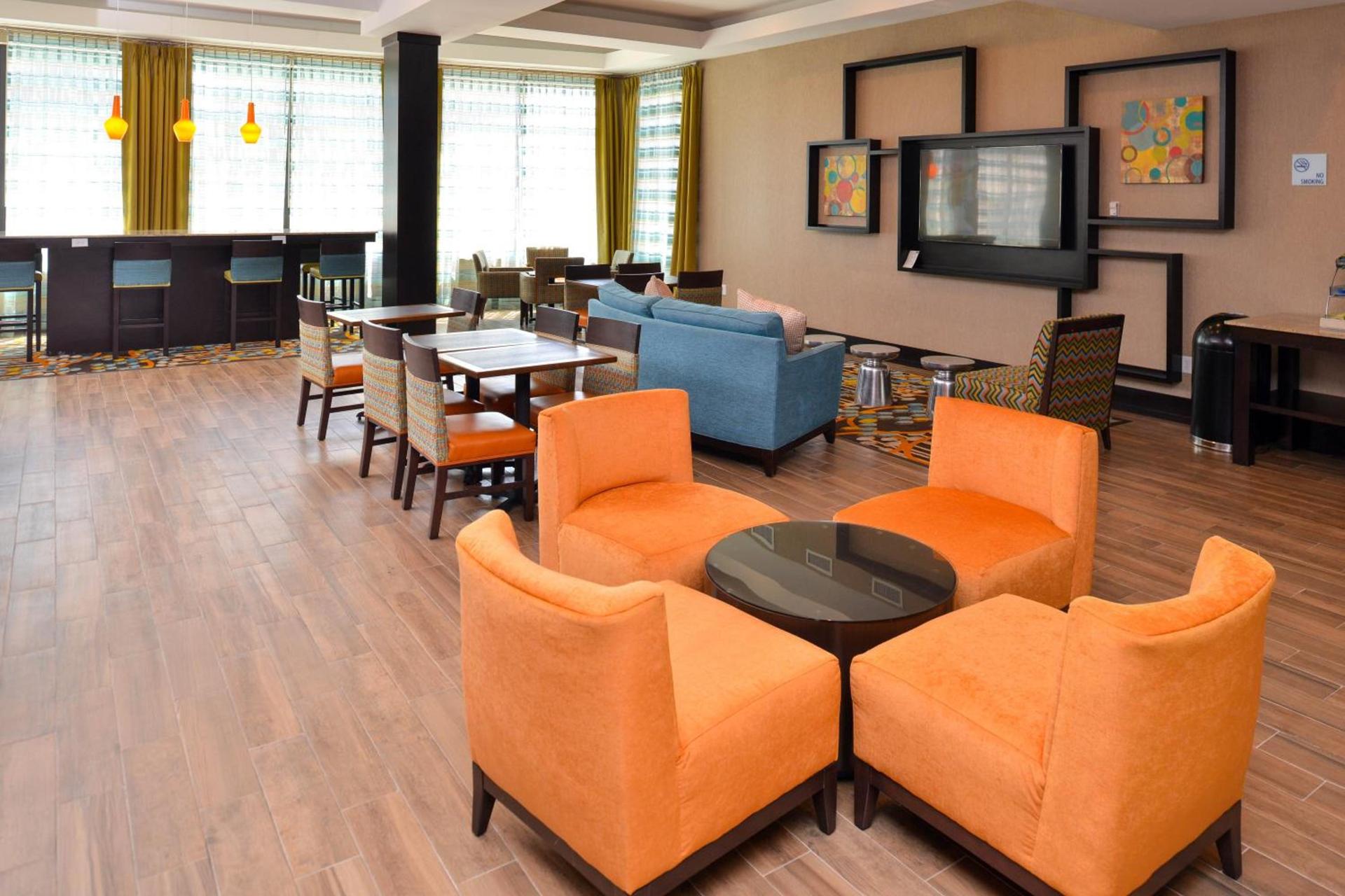 Holiday Inn Express & Suites Austin South by IHG photo 8