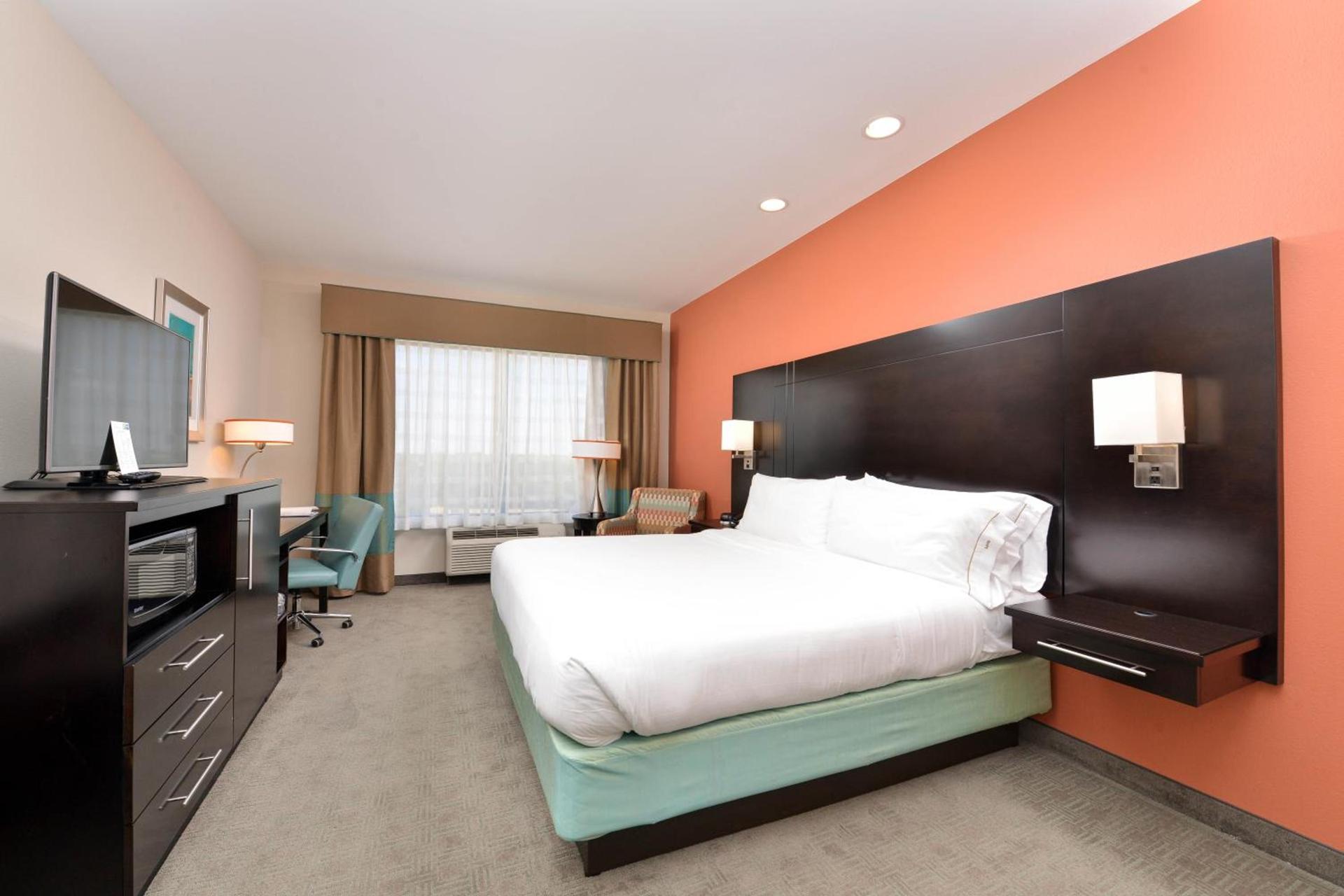 Holiday Inn Express & Suites Austin South by IHG photo 41