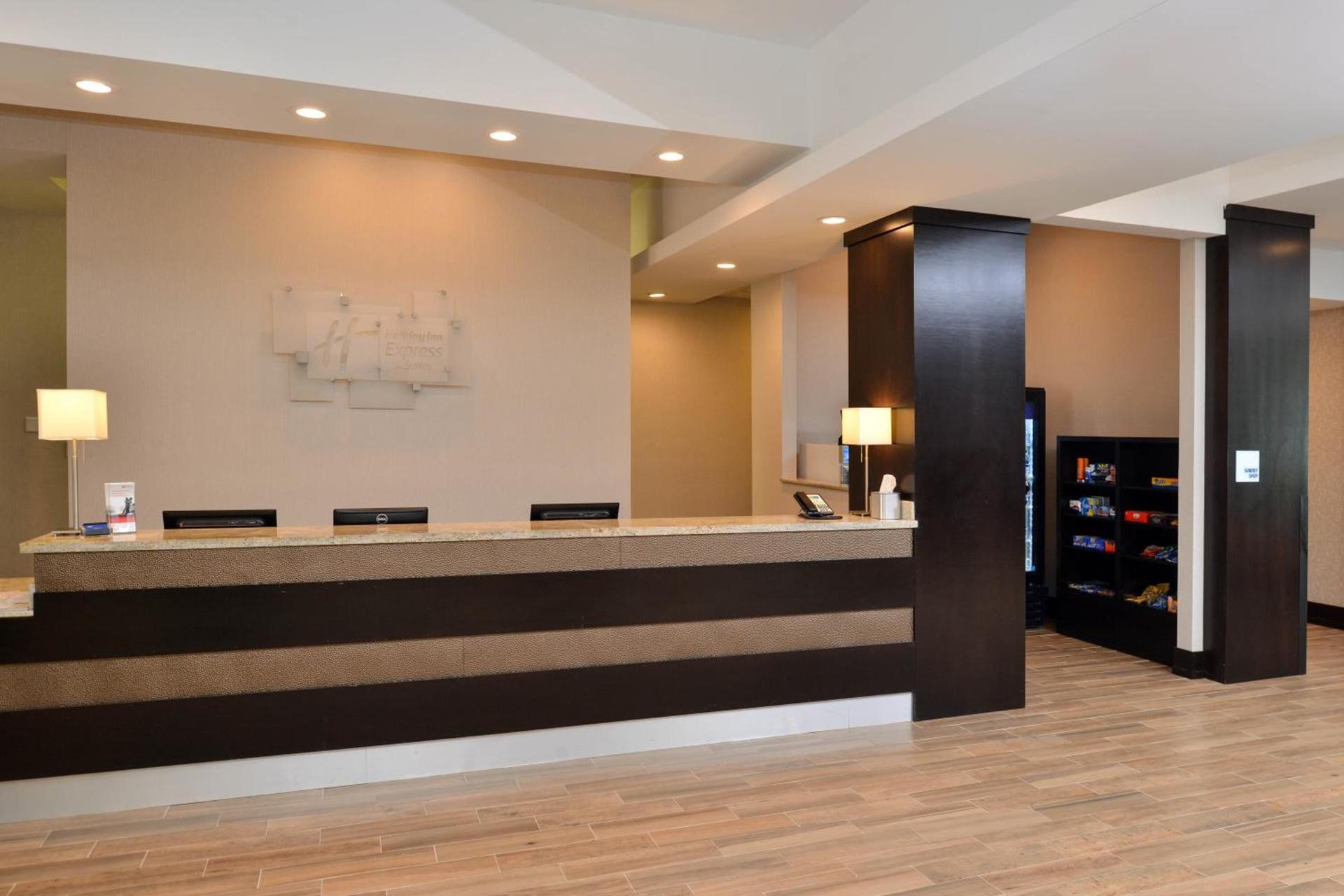 Holiday Inn Express & Suites Austin South by IHG photo 4