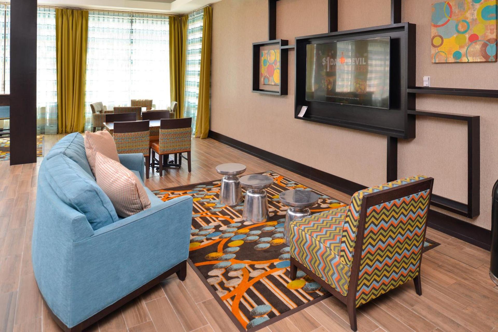 Holiday Inn Express & Suites Austin South by IHG photo 10