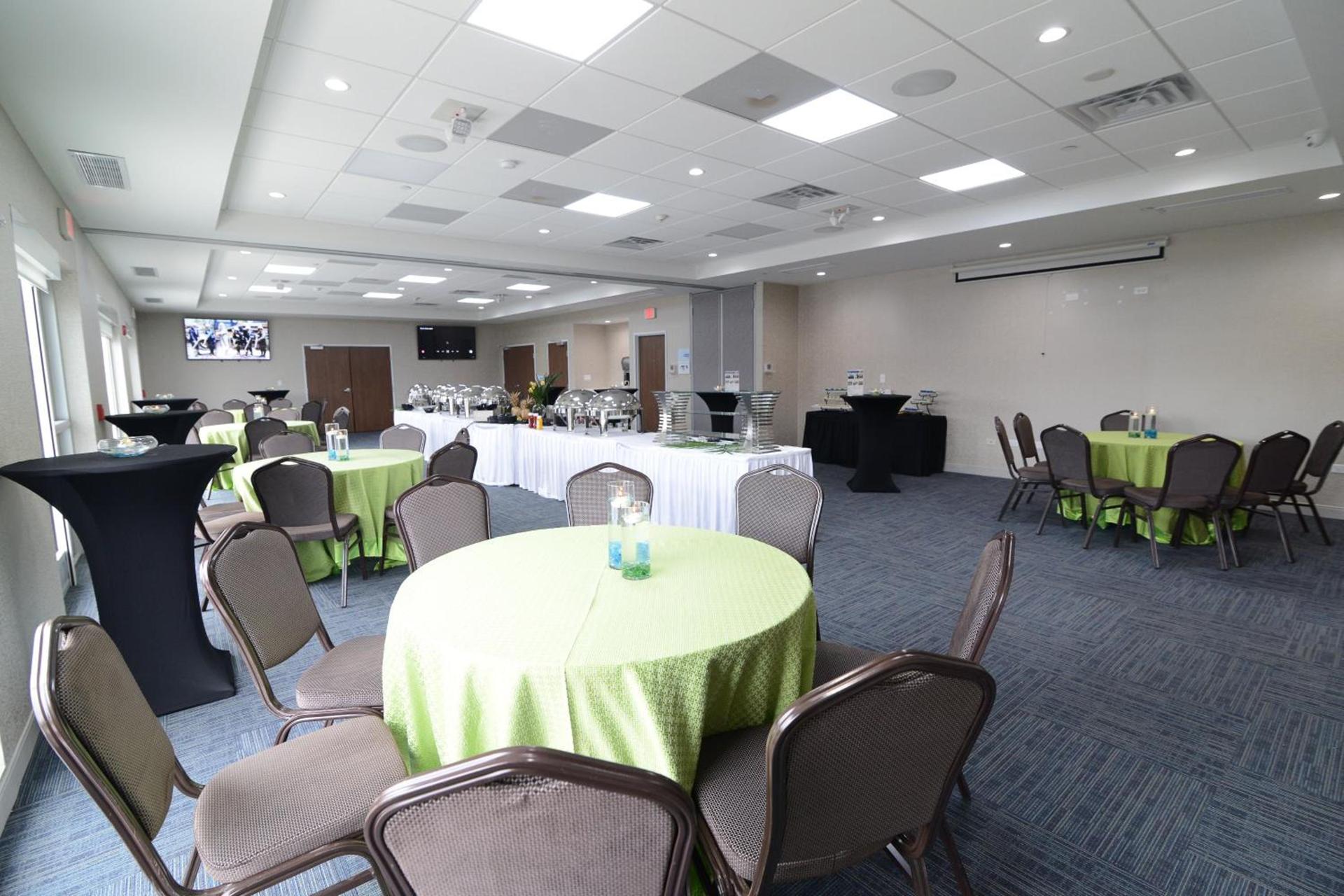 Holiday Inn Express & Suites Chicago North Shore - Niles by IHG photo 18