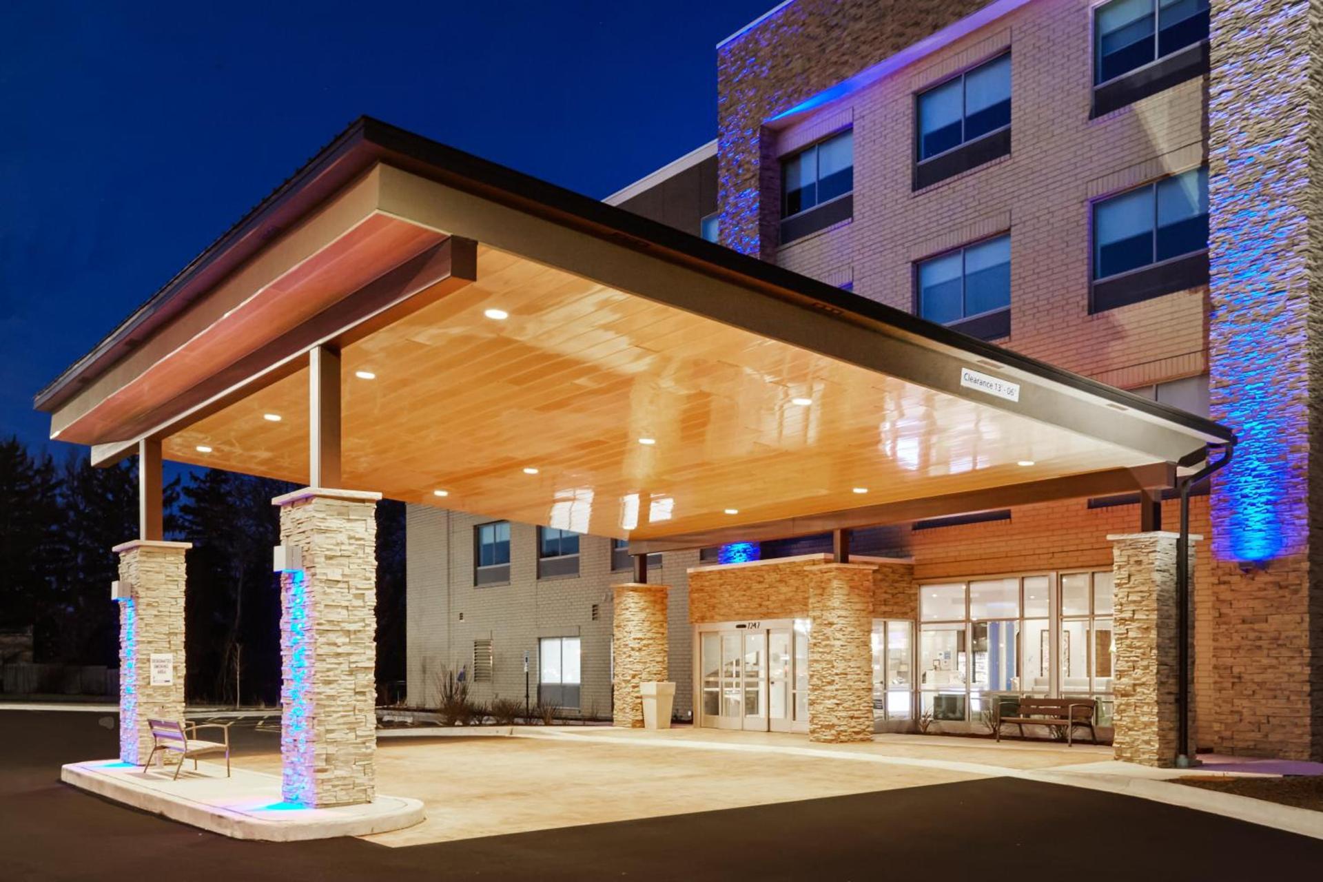 Holiday Inn Express & Suites Chicago North Shore - Niles by IHG photo 1