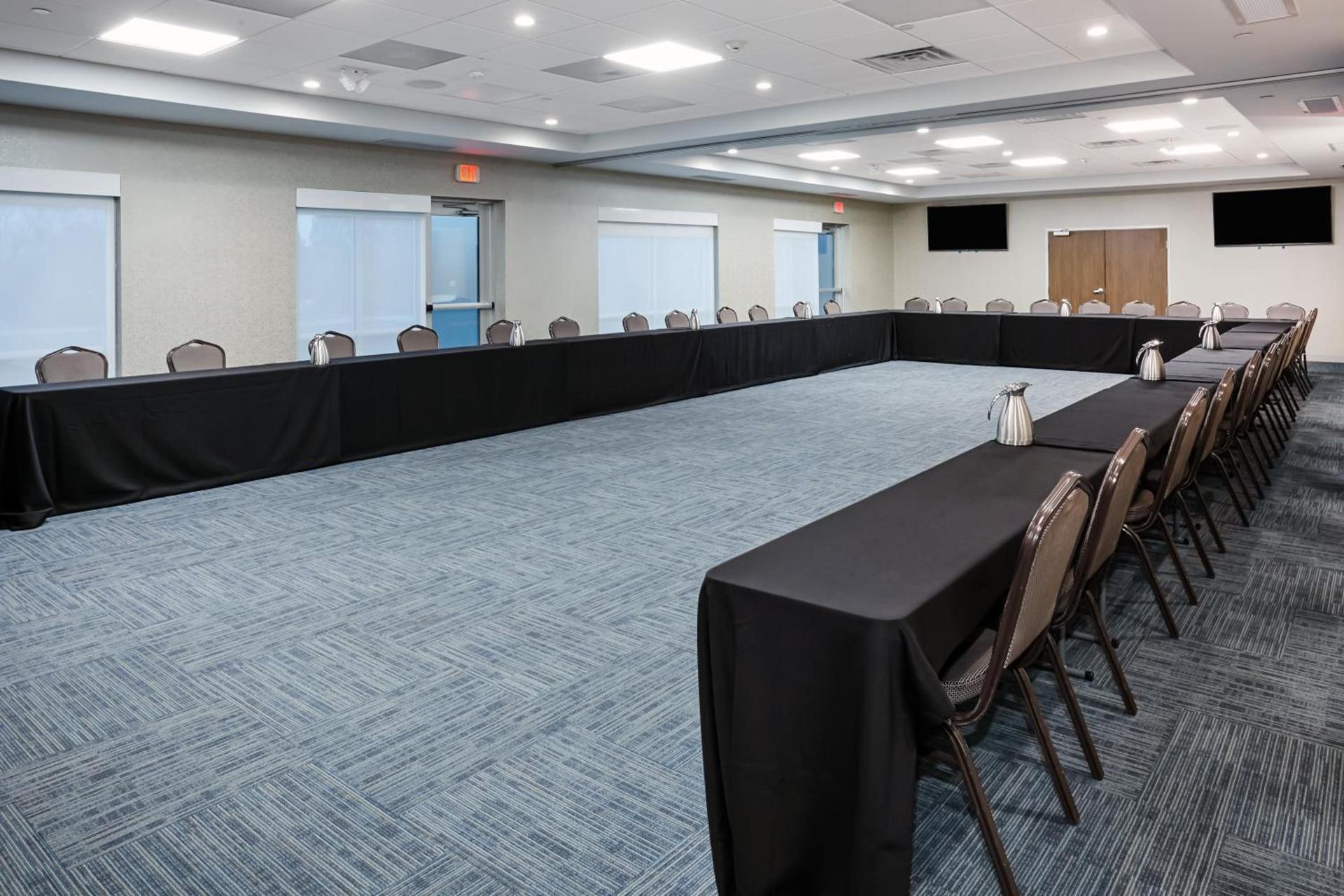 Holiday Inn Express & Suites Chicago North Shore - Niles by IHG photo 21