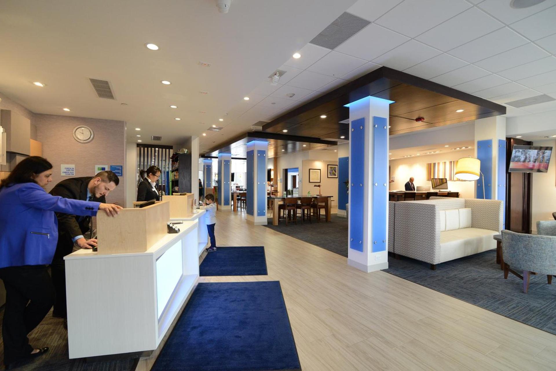 Holiday Inn Express & Suites Chicago North Shore - Niles by IHG photo 8