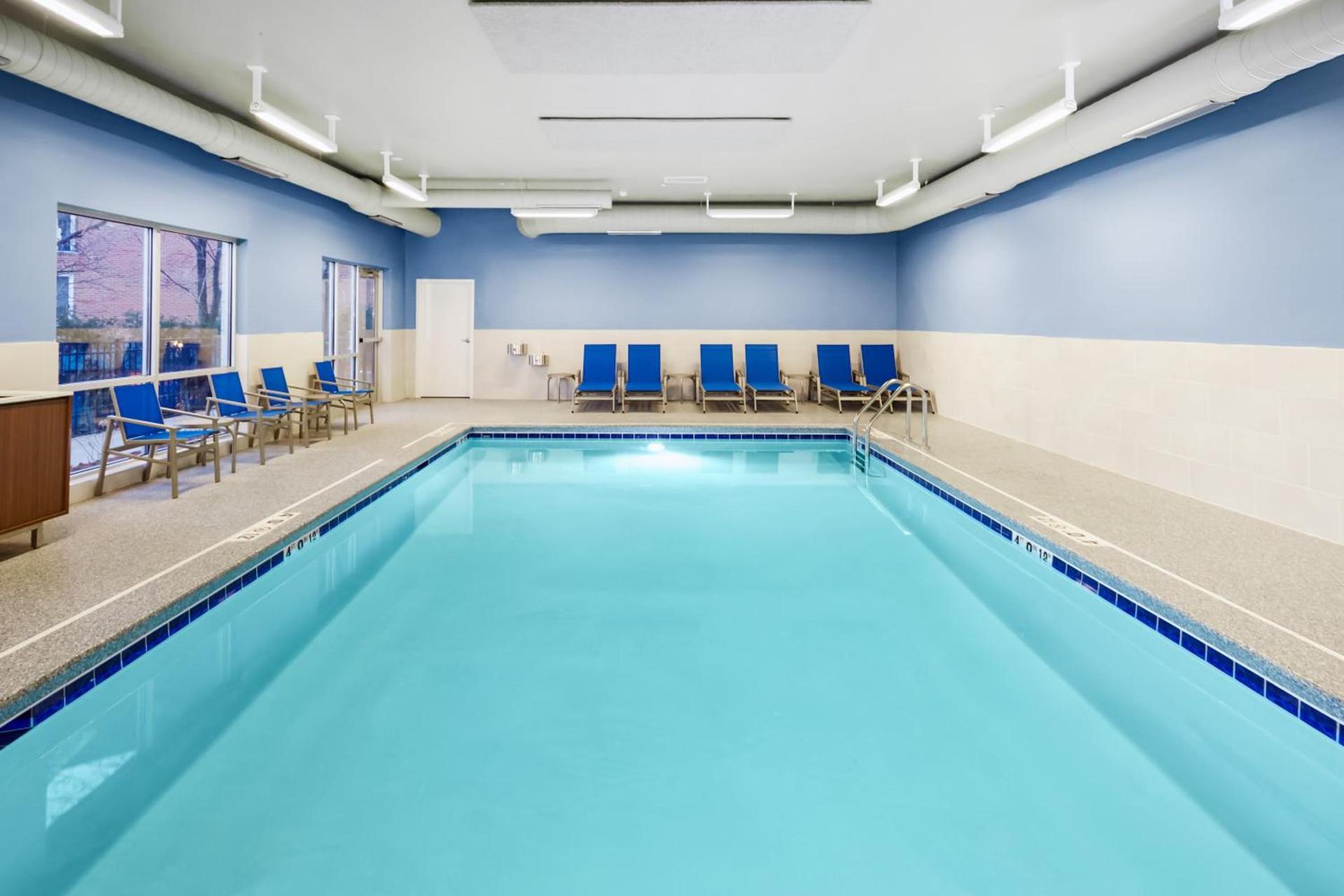 Holiday Inn Express & Suites Chicago North Shore - Niles by IHG photo 14