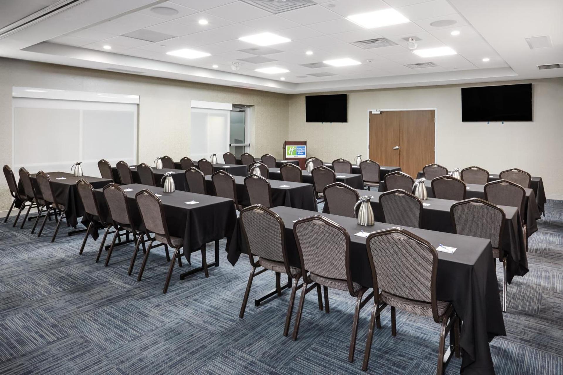 Holiday Inn Express & Suites Chicago North Shore - Niles by IHG photo 19