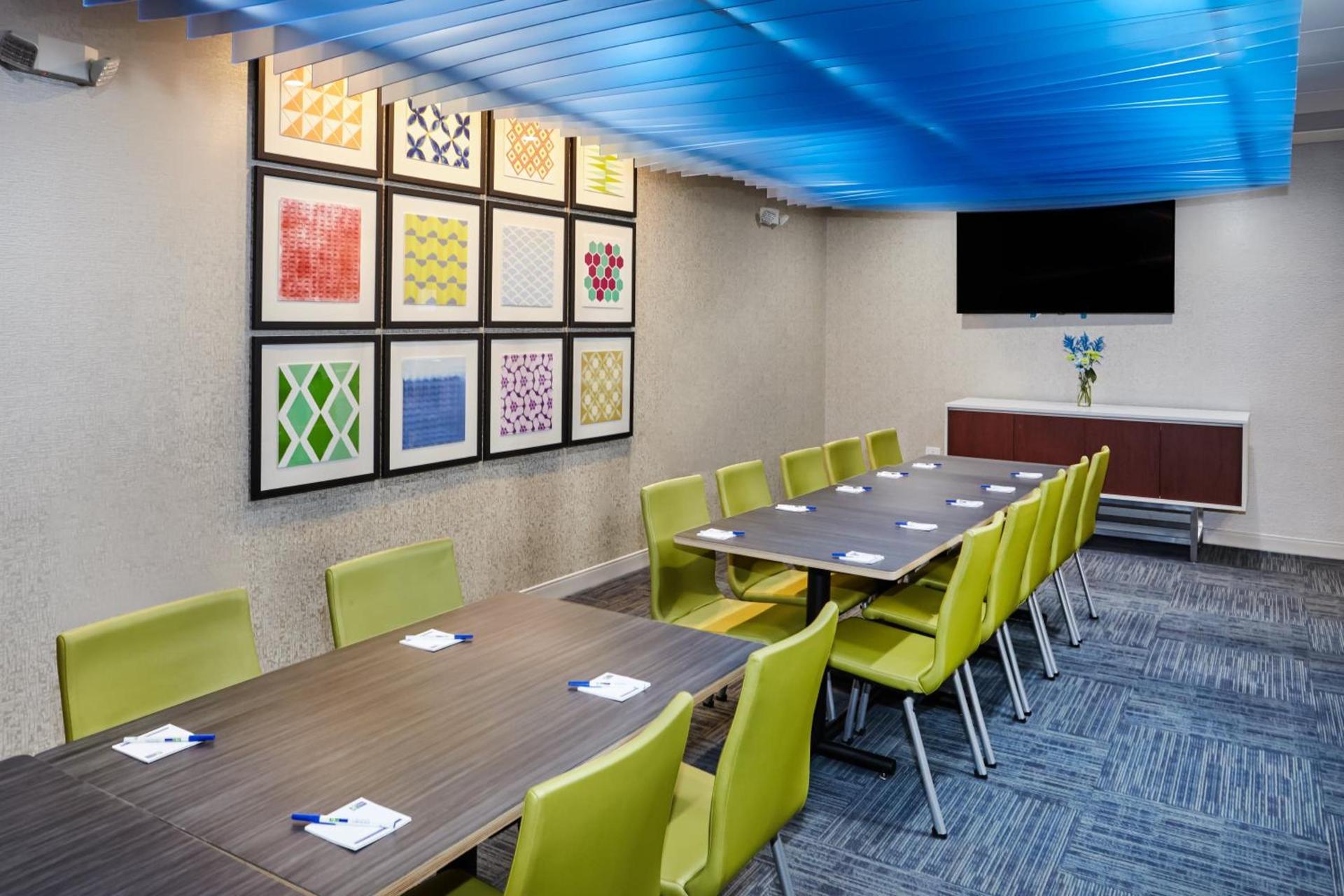 Holiday Inn Express & Suites Chicago North Shore - Niles by IHG photo 24