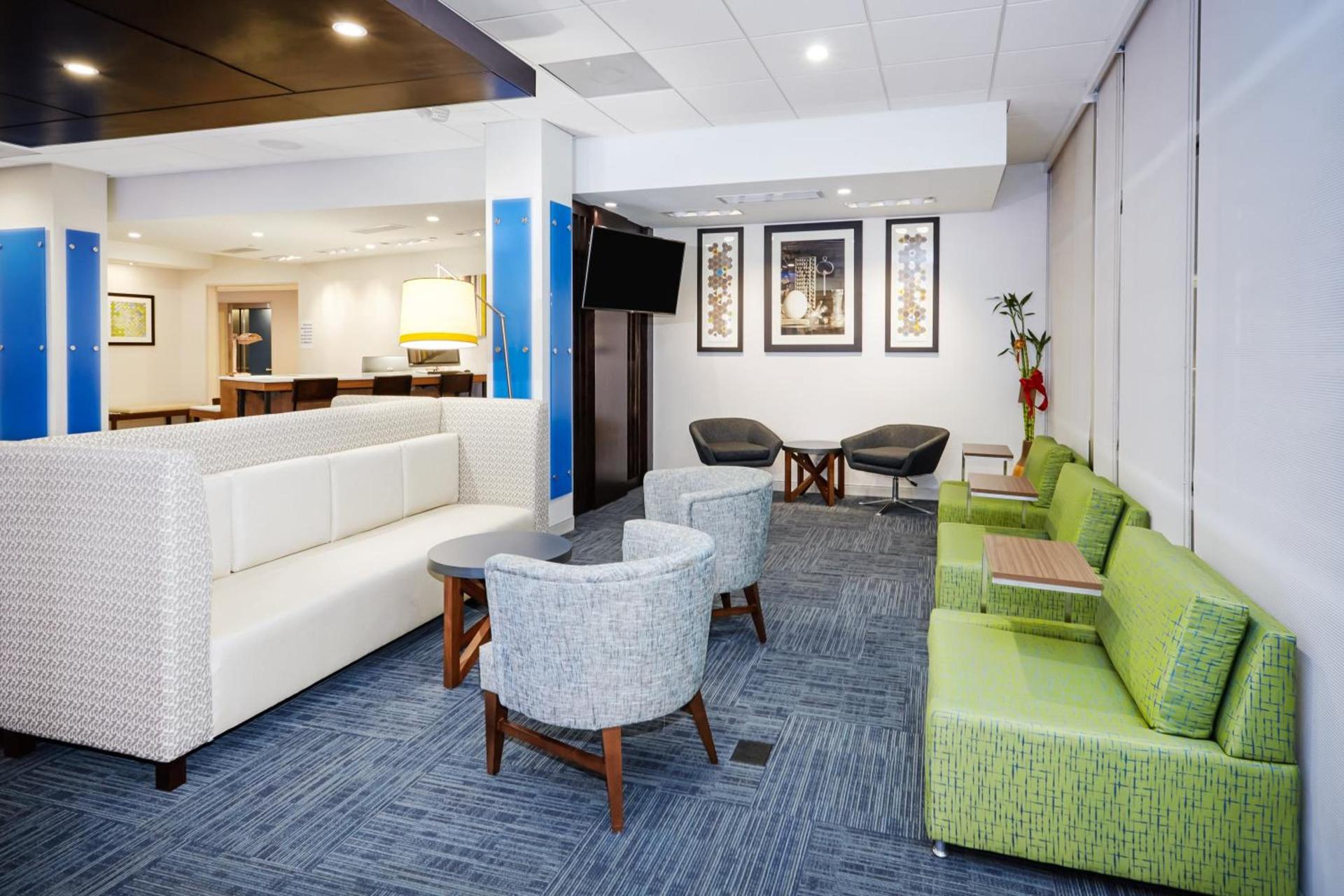 Holiday Inn Express & Suites Chicago North Shore - Niles by IHG photo 9