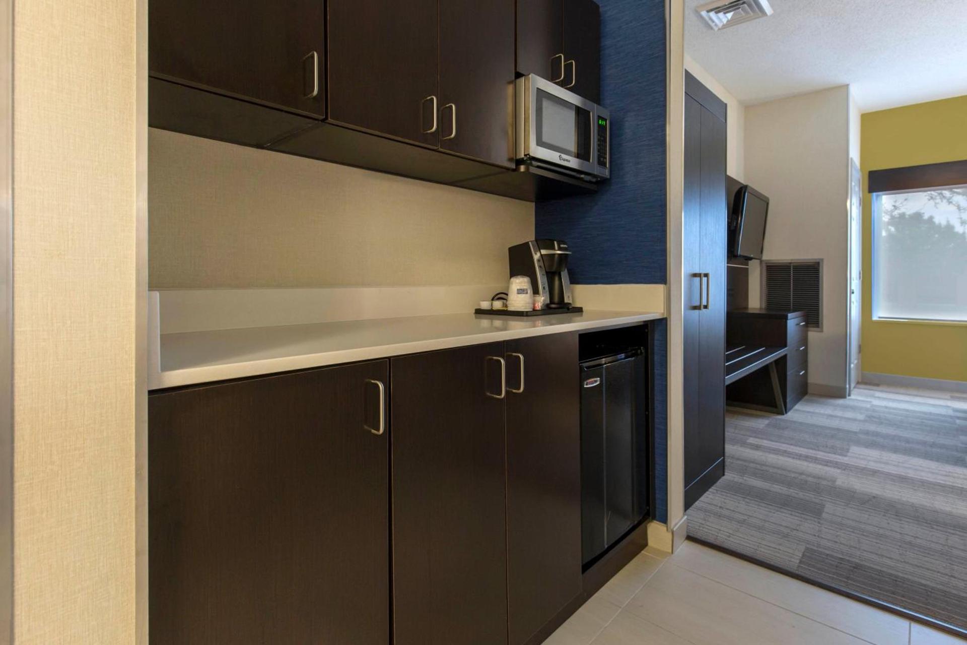 Holiday Inn Express & Suites Chicago West - St Charles by IHG photo 27